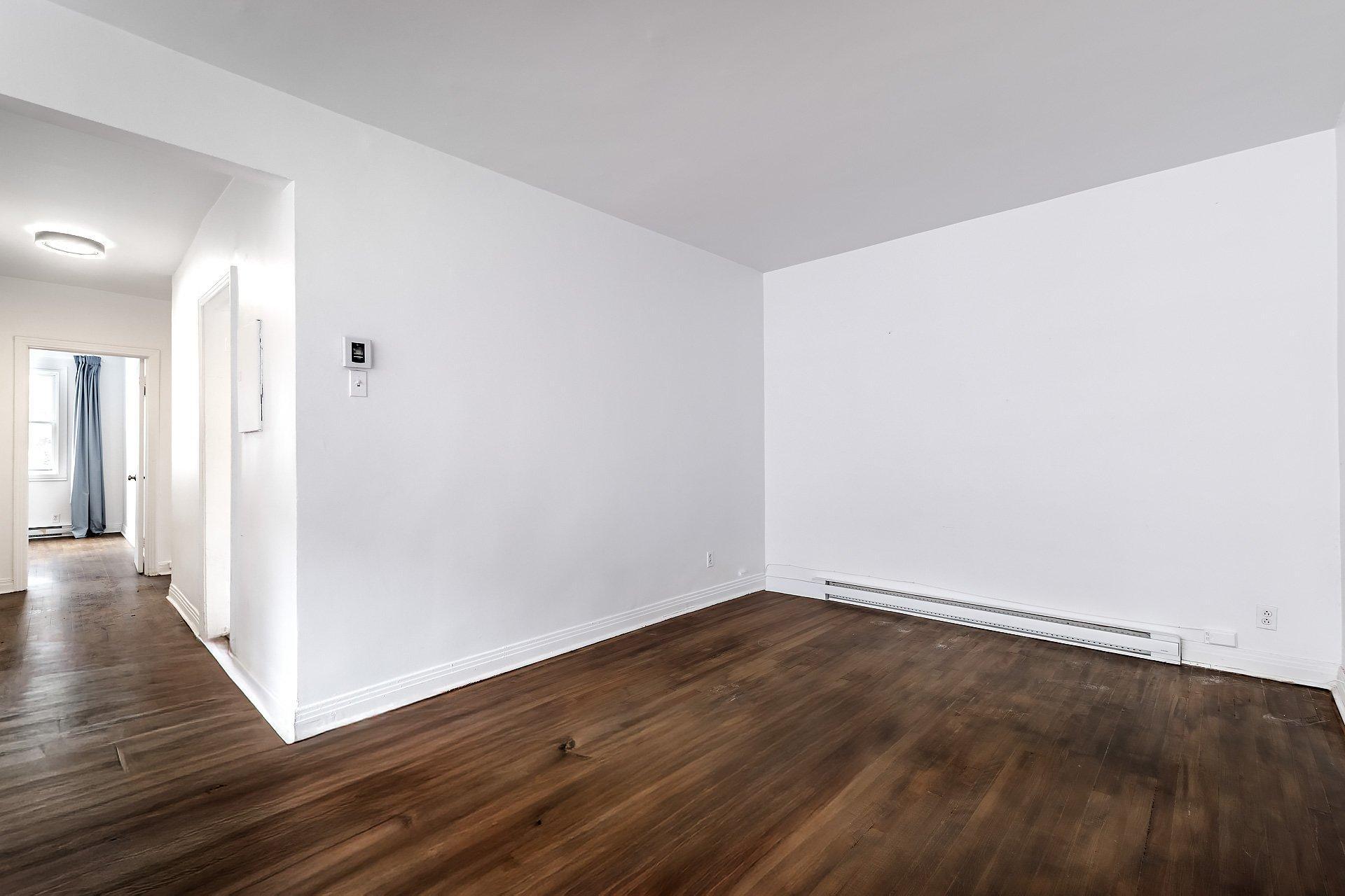 









991


Av. Rockland

,
Montréal (Outremont),




QC
H2V3A3

