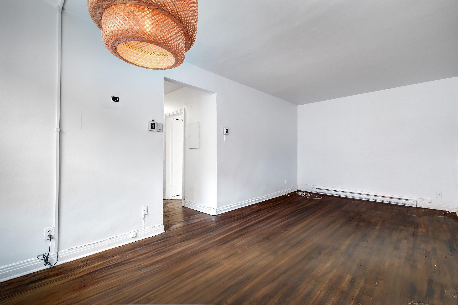 









991


Av. Rockland

,
Montréal (Outremont),




QC
H2V3A3

