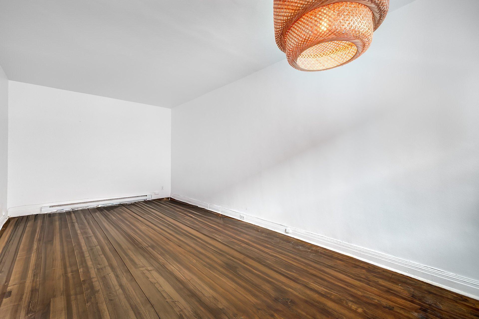 









991


Av. Rockland

,
Montréal (Outremont),




QC
H2V3A3

