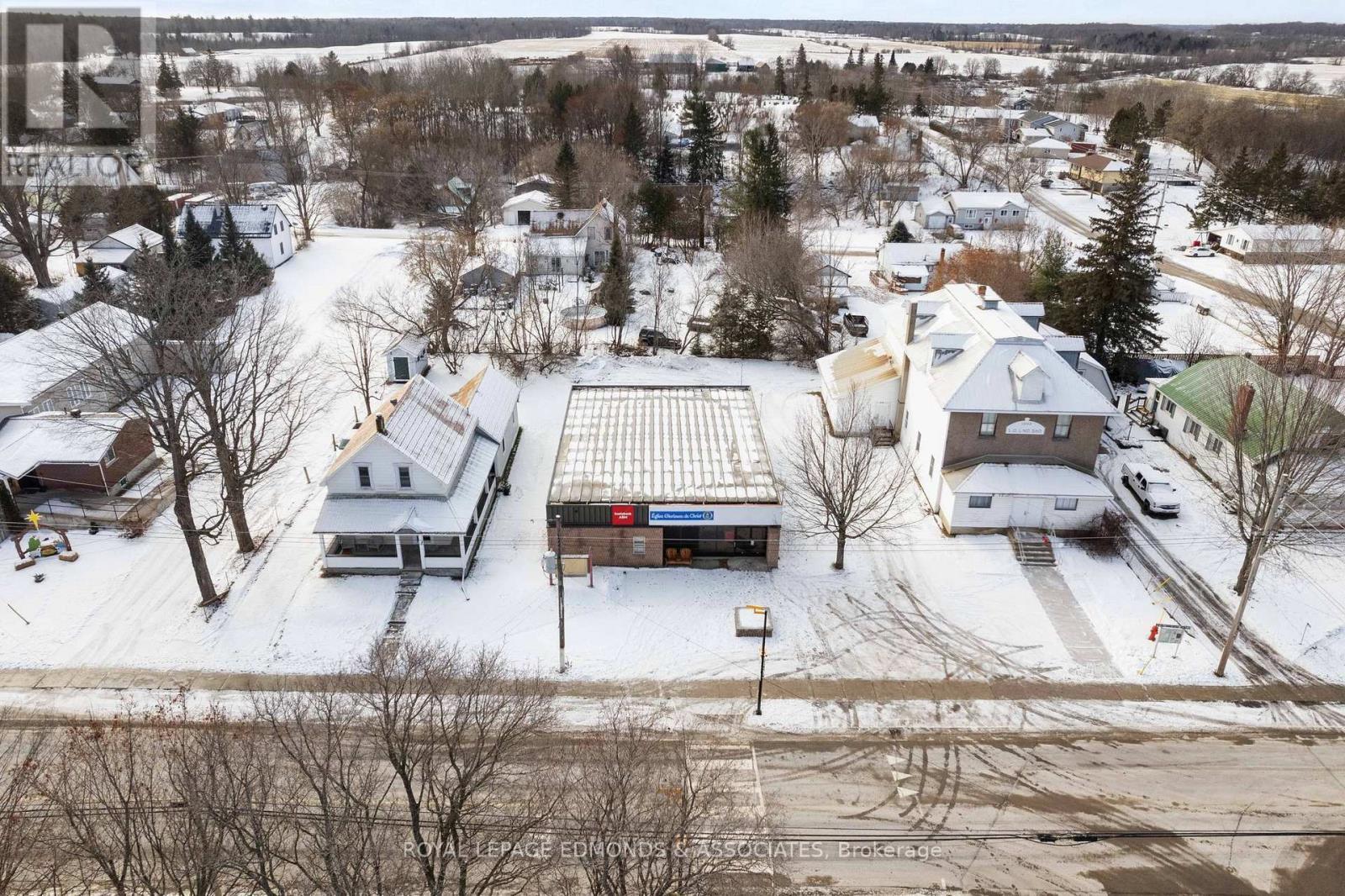 












1765 BEACHBURG ROAD

,
Whitewater Region,




Ontario
K0J1C0

