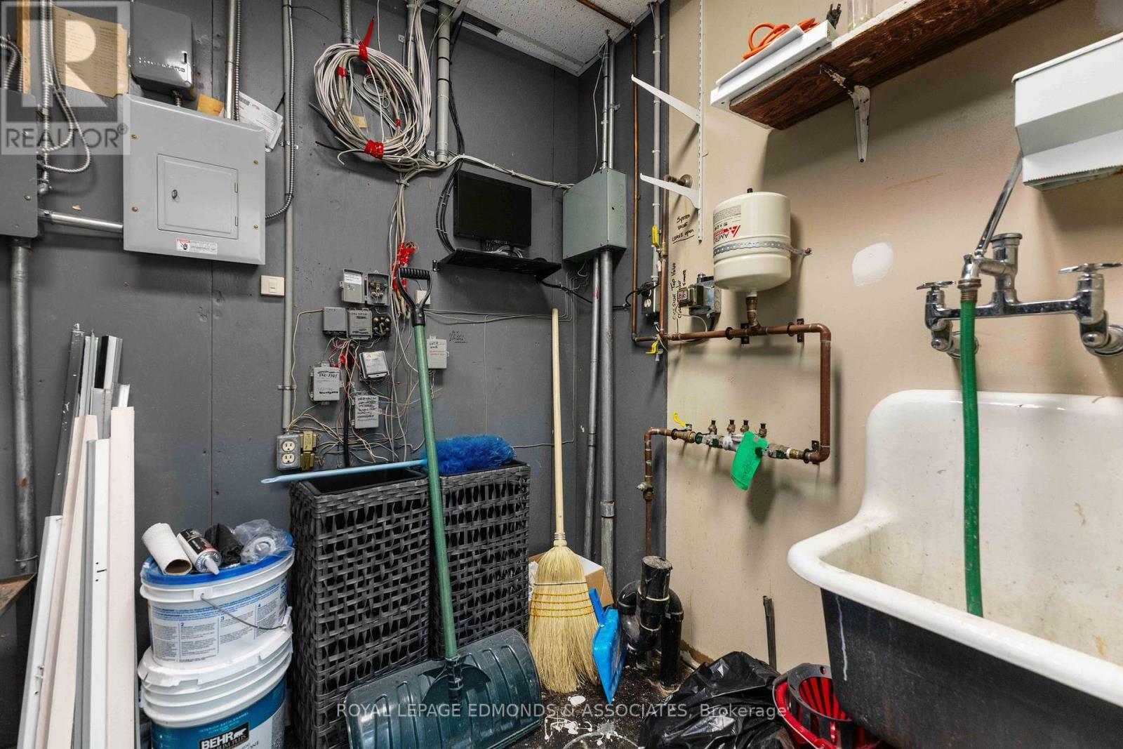 












1765 BEACHBURG ROAD

,
Whitewater Region,




Ontario
K0J1C0

