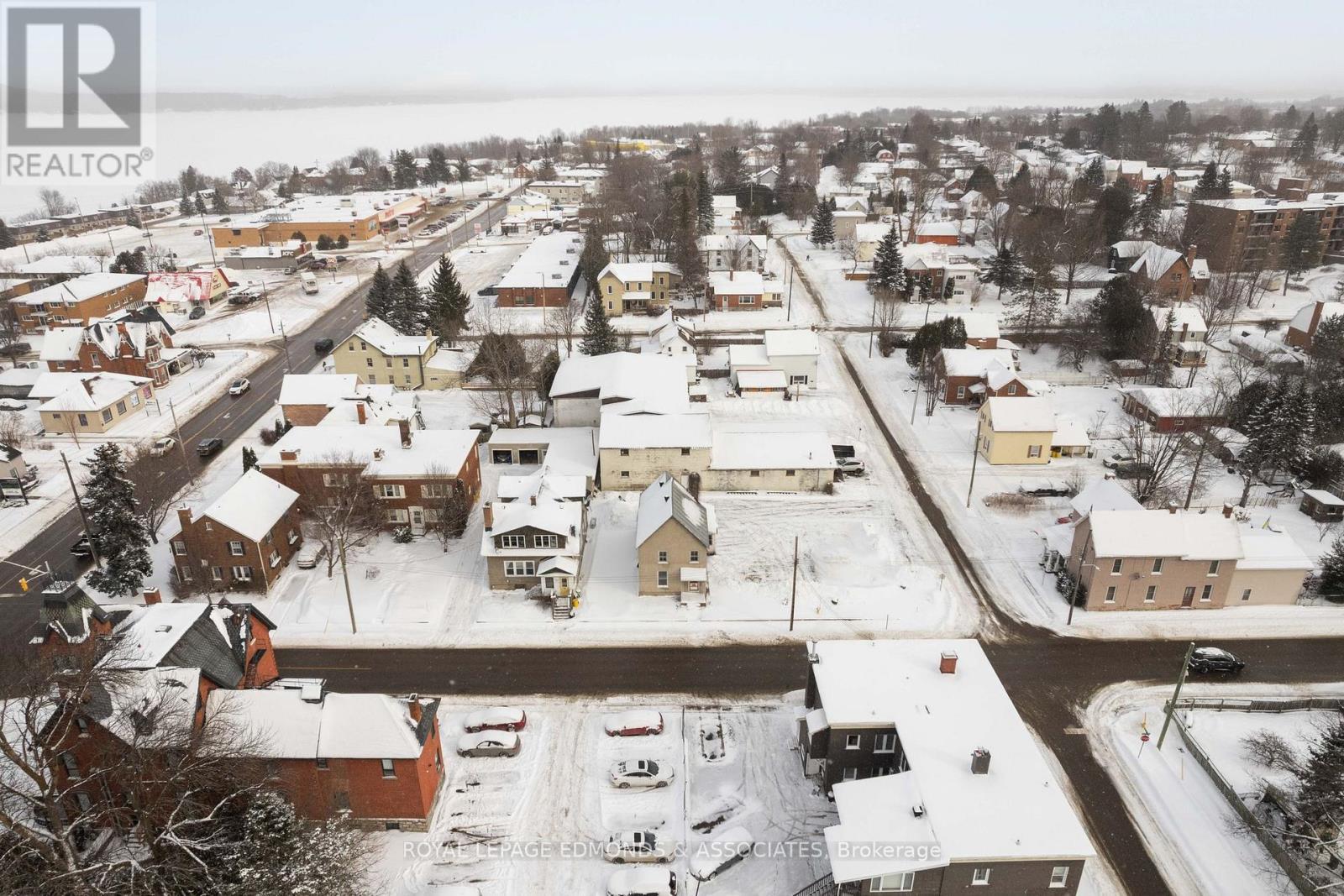 












231 CECELIA STREET

,
Pembroke,




Ontario
K8A1R8

