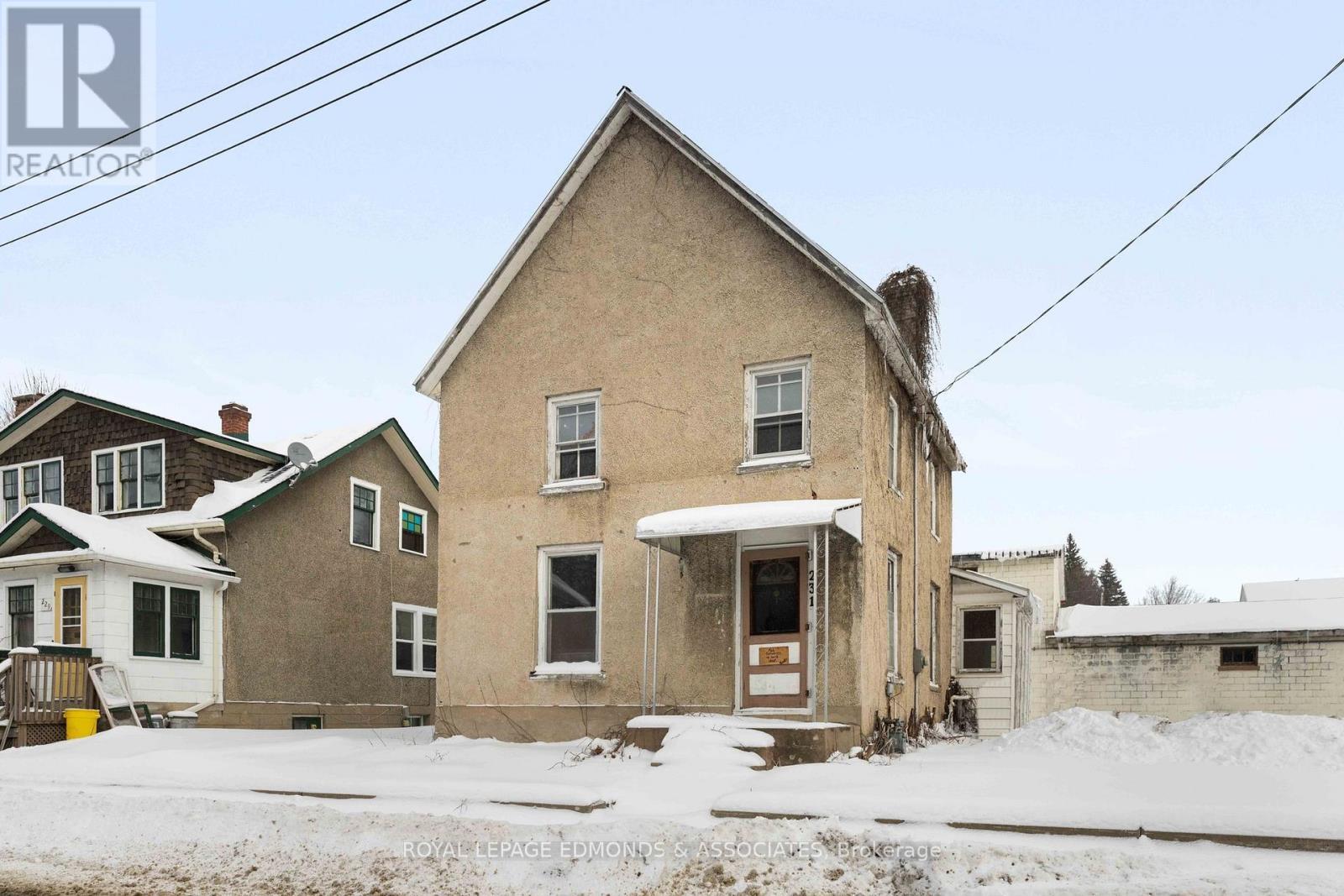 












231 CECELIA STREET

,
Pembroke,




Ontario
K8A1R8

