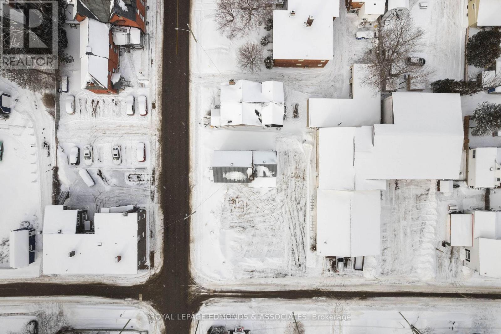 












231 CECELIA STREET

,
Pembroke,




Ontario
K8A1R8

