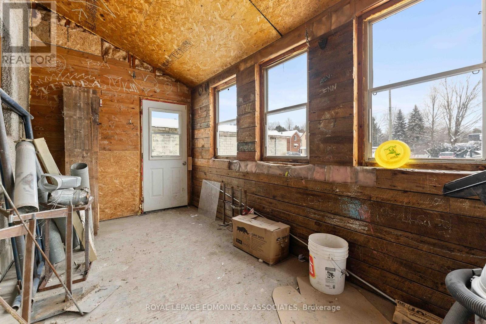 












231 CECELIA STREET

,
Pembroke,




Ontario
K8A1R8

