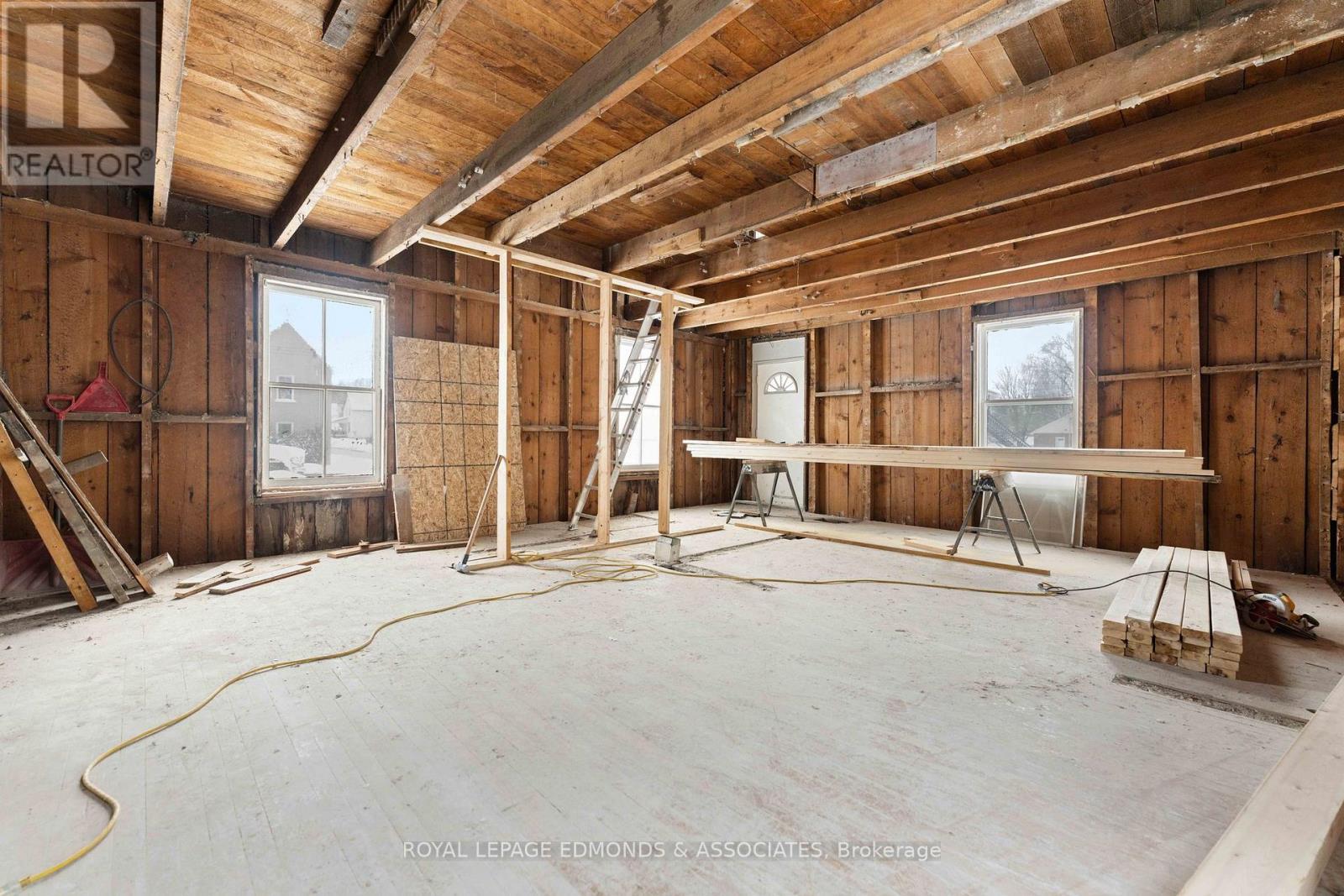 












231 CECELIA STREET

,
Pembroke,




Ontario
K8A1R8

