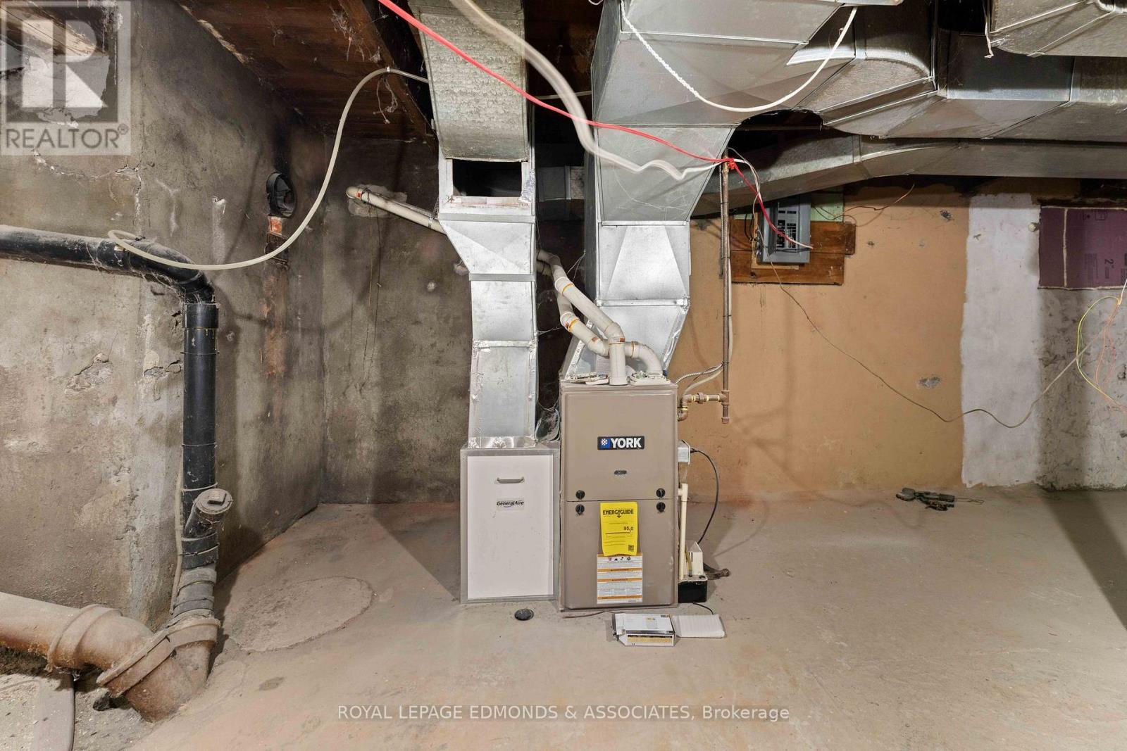 












231 CECELIA STREET

,
Pembroke,




Ontario
K8A1R8

