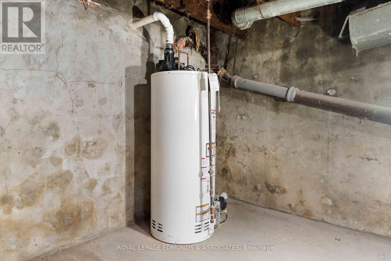 












231 CECELIA STREET

,
Pembroke,




Ontario
K8A1R8

