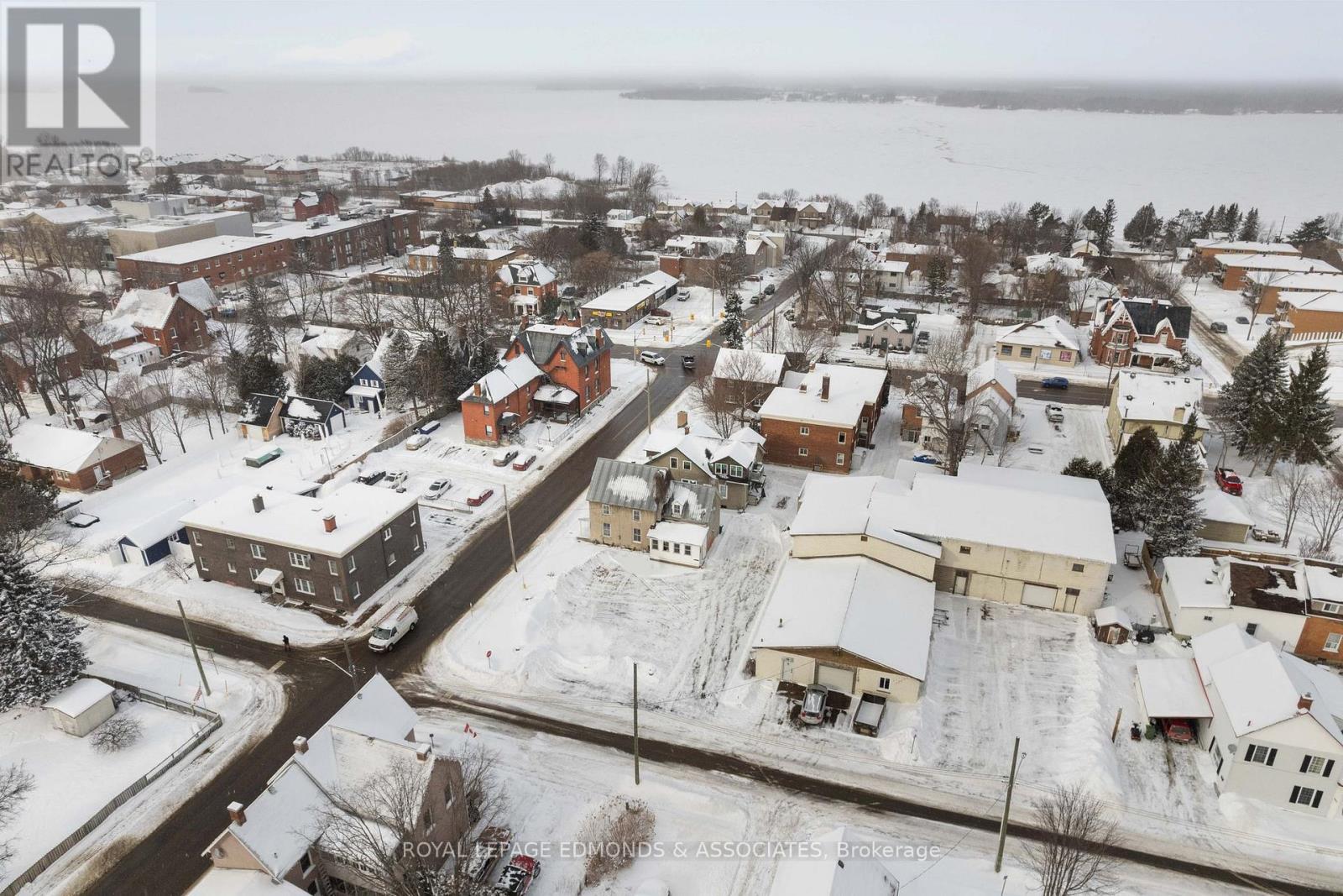 












231 CECELIA STREET

,
Pembroke,




Ontario
K8A1R8

