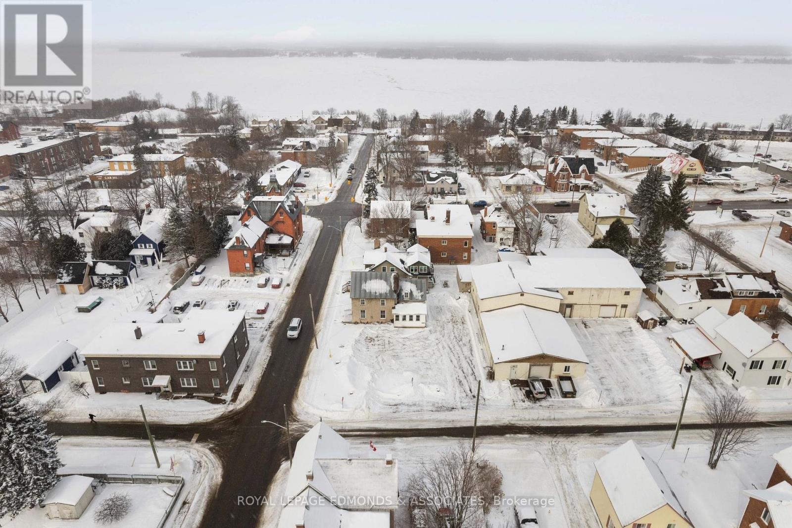 












231 CECELIA STREET

,
Pembroke,




Ontario
K8A1R8

