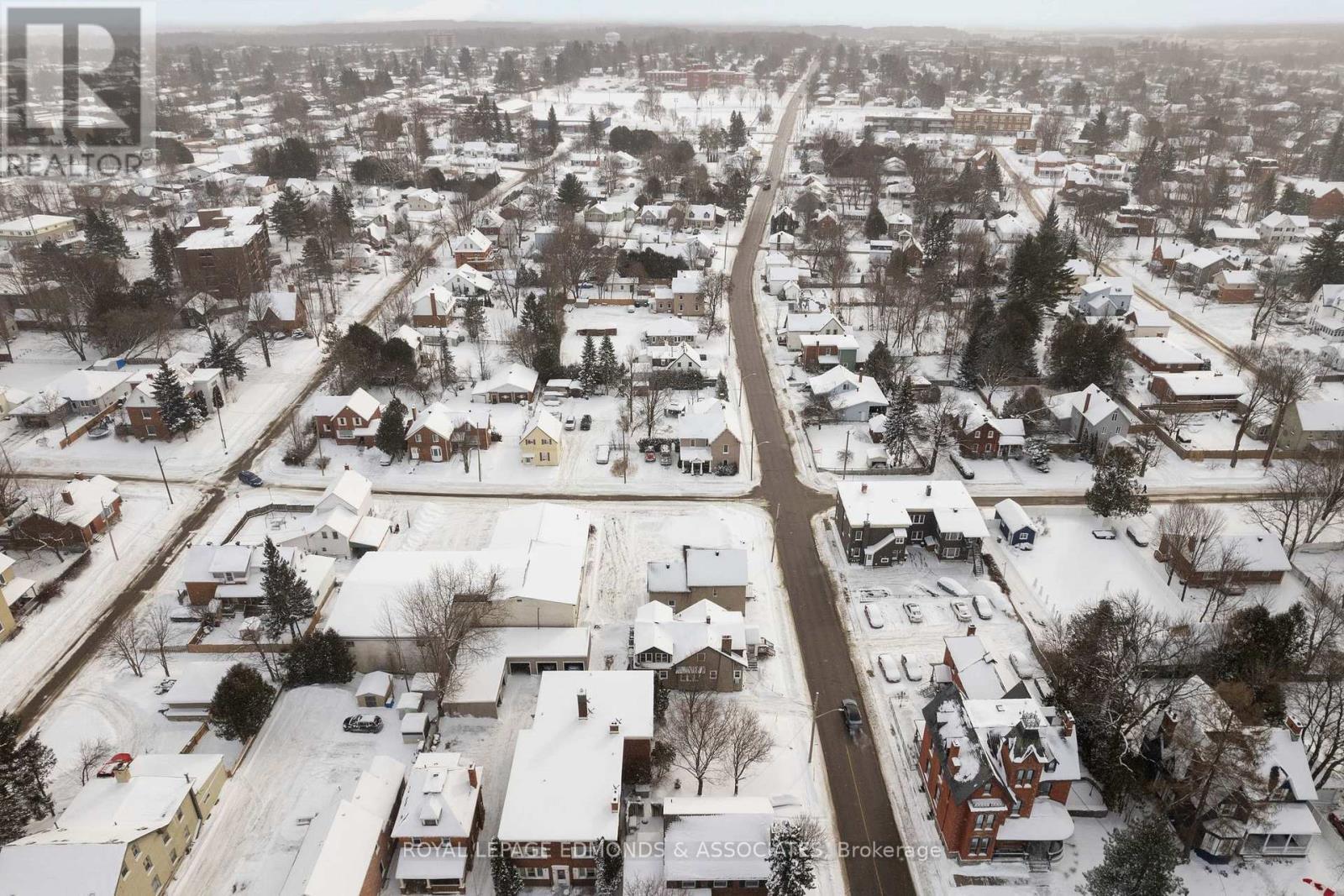 












231 CECELIA STREET

,
Pembroke,




Ontario
K8A1R8

