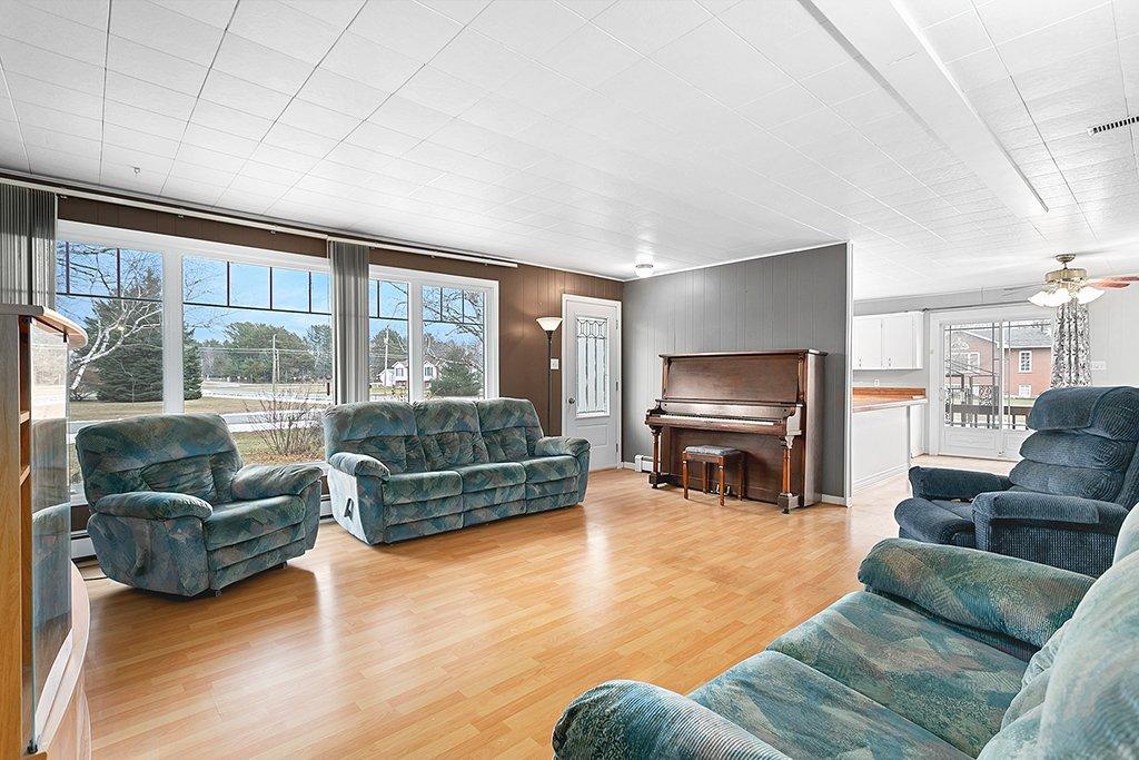 









11


Rue L'Écuyer

,
Mansfield-et-Pontefract,




QC
J0X1R0

