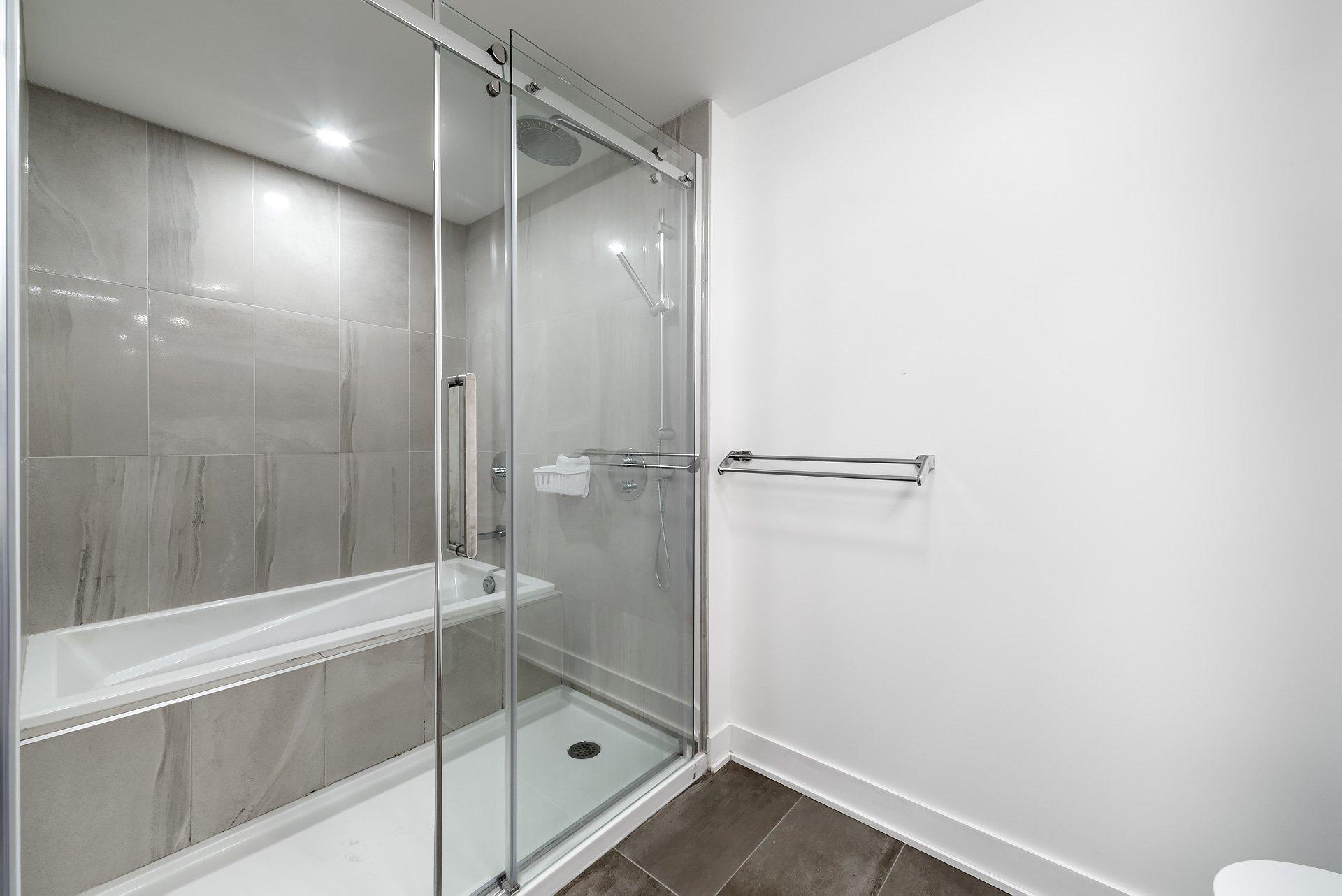 









271


Av. De l'Académie

, 210,
Dorval,




QC
H9S0B4

