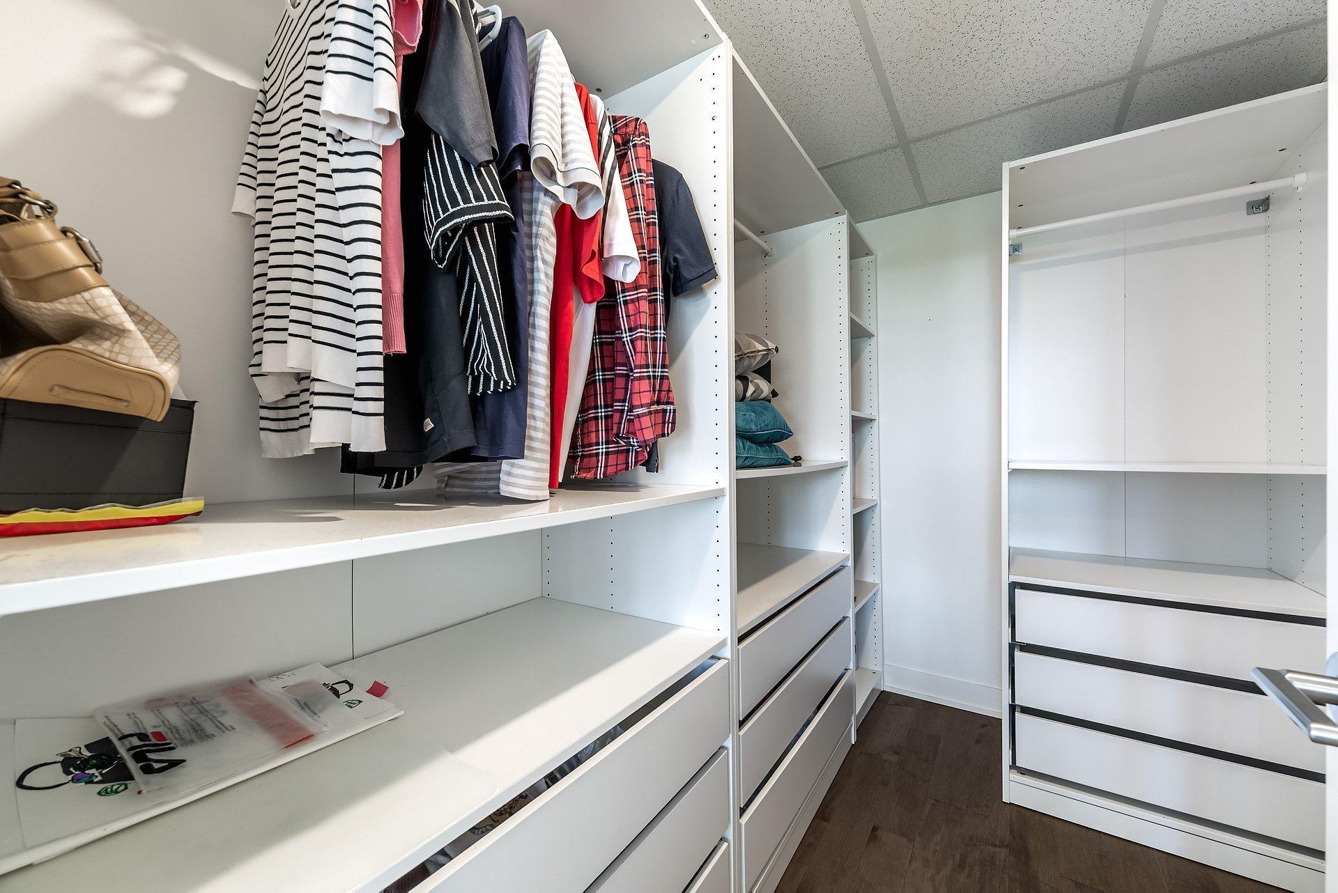 









271


Av. De l'Académie

, 210,
Dorval,




QC
H9S0B4

