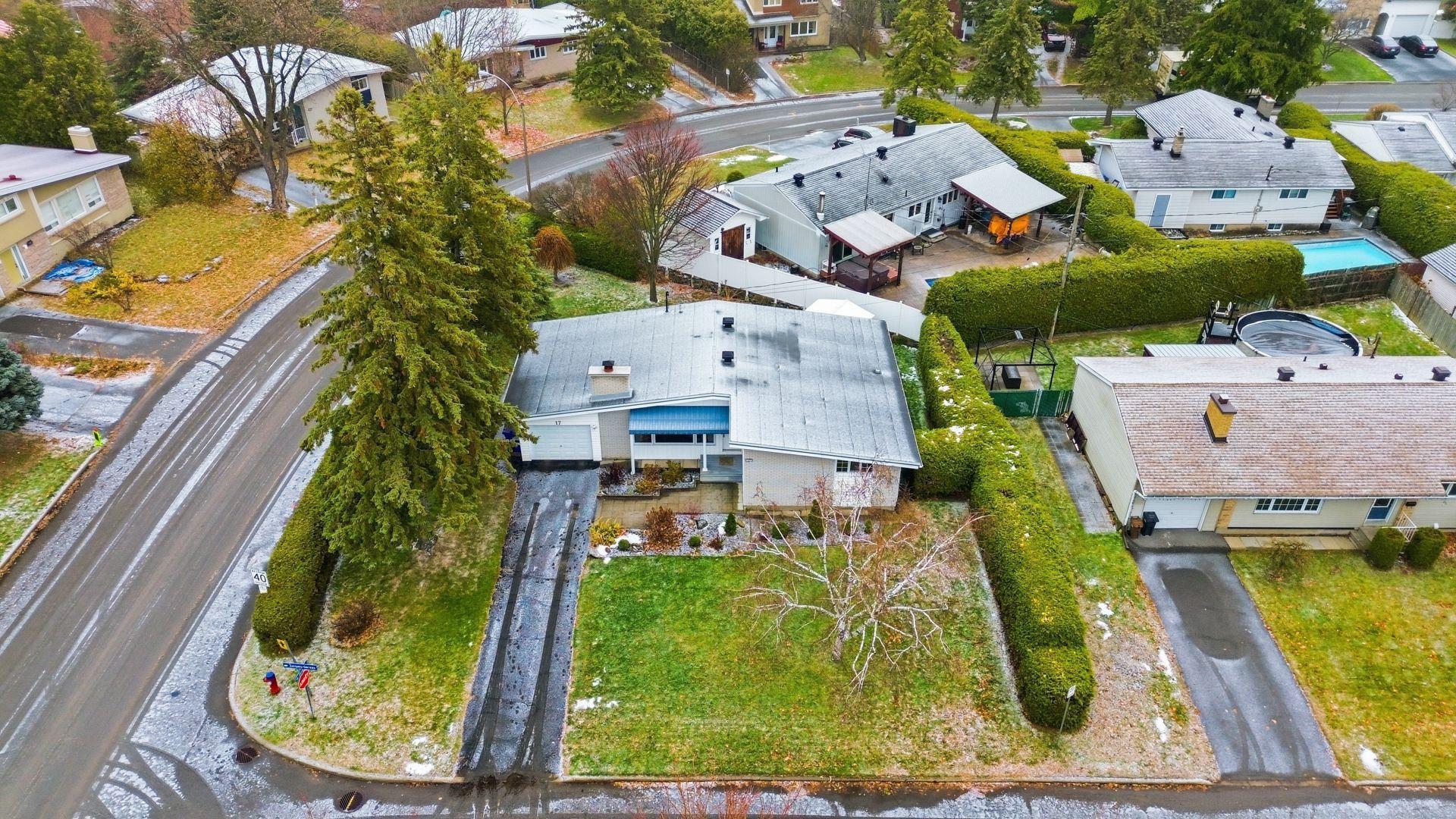 









17


Rue Jacques-Gervais

,
Gatineau (Aylmer),




QC
J9H2L4

