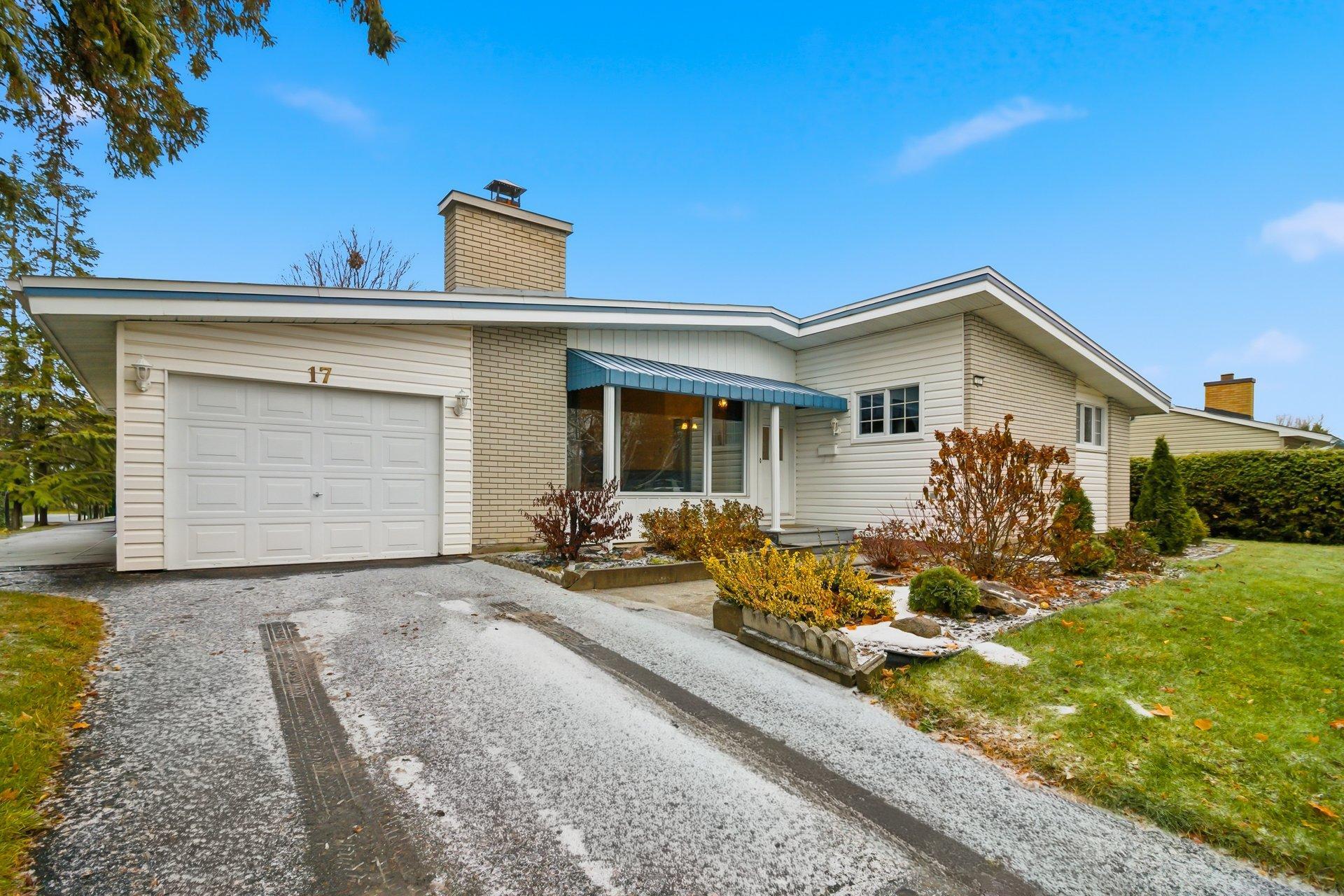 









17


Rue Jacques-Gervais

,
Gatineau (Aylmer),




QC
J9H2L4

