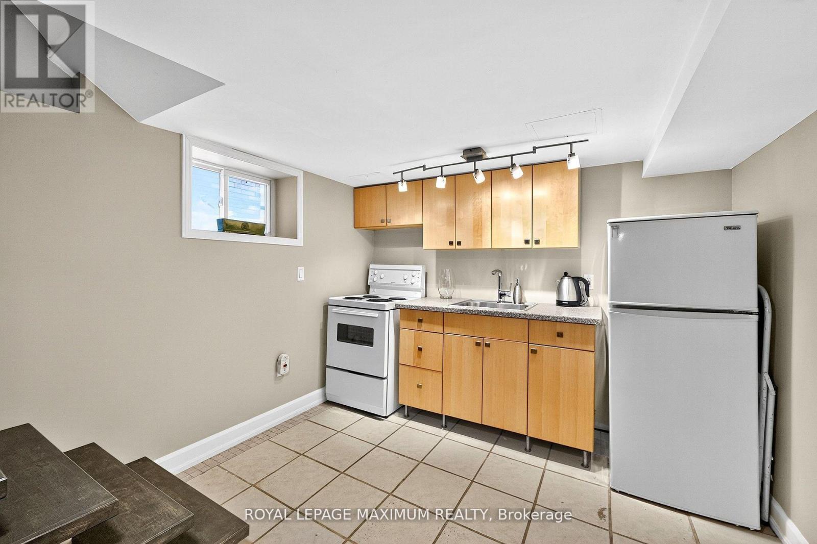 












65 PARKDALE ROAD

,
Toronto,




Ontario
M6R1E3

