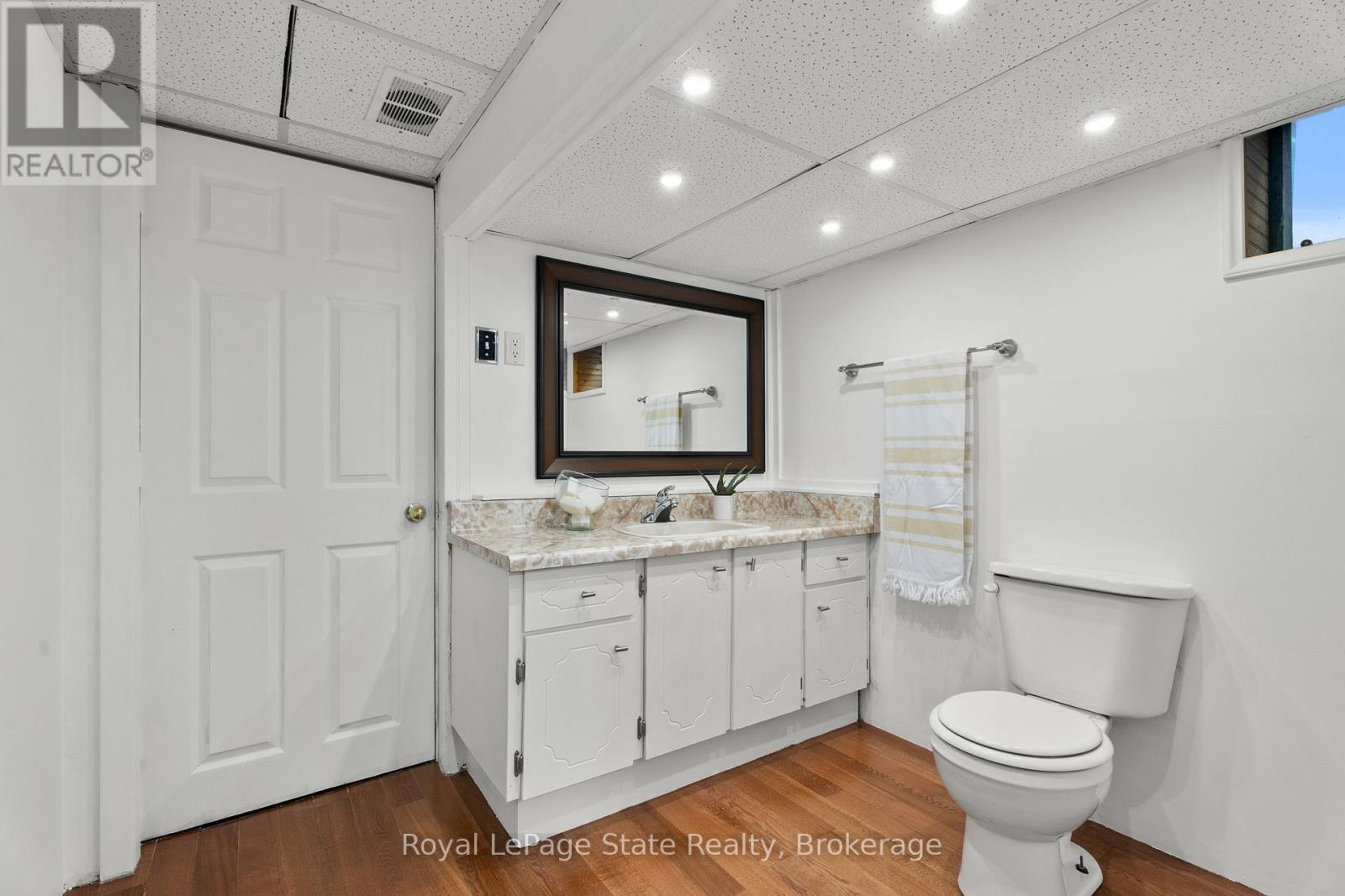 












215 BERKINDALE DRIVE

,
Hamilton (Riverdale),




Ontario
L8E2R6

