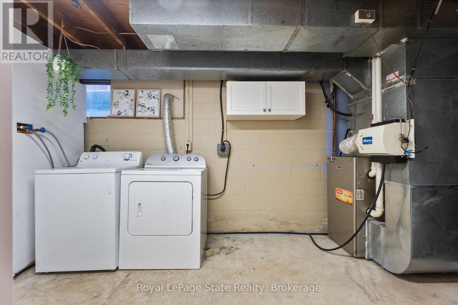 












215 BERKINDALE DRIVE

,
Hamilton (Riverdale),




Ontario
L8E2R6

