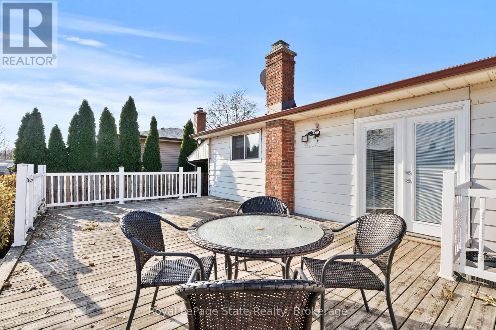 












215 BERKINDALE DRIVE

,
Hamilton (Riverdale),




Ontario
L8E2R6

