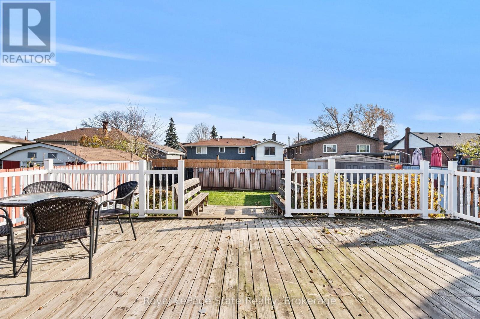












215 BERKINDALE DRIVE

,
Hamilton (Riverdale),




Ontario
L8E2R6

