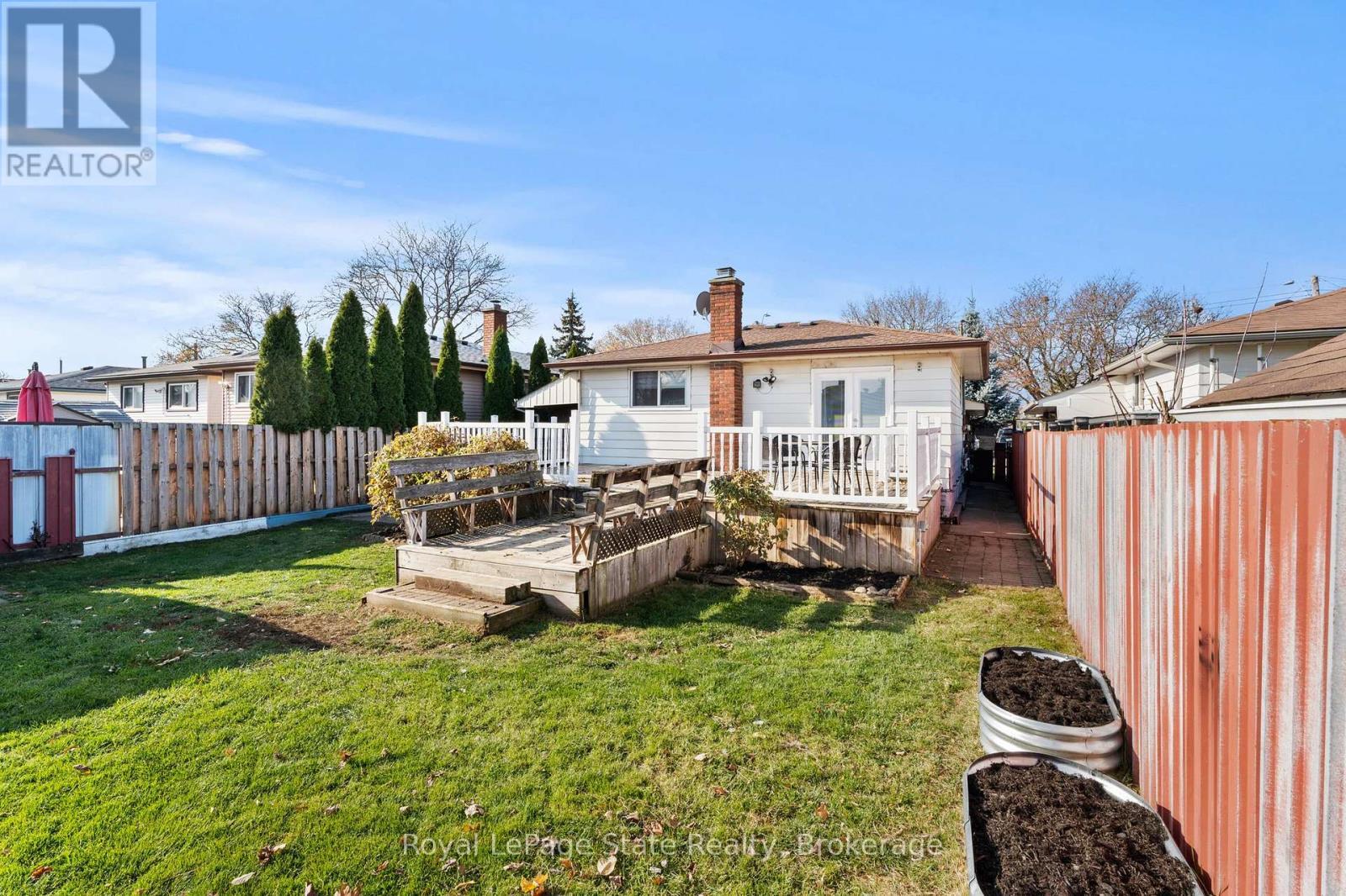 












215 BERKINDALE DRIVE

,
Hamilton (Riverdale),




Ontario
L8E2R6

