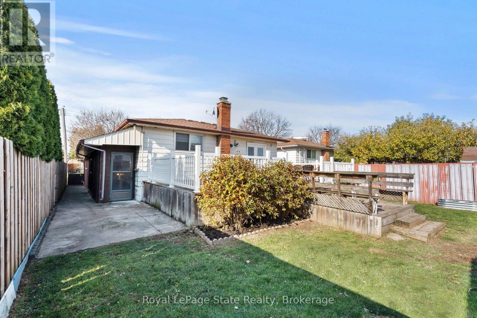 












215 BERKINDALE DRIVE

,
Hamilton (Riverdale),




Ontario
L8E2R6

