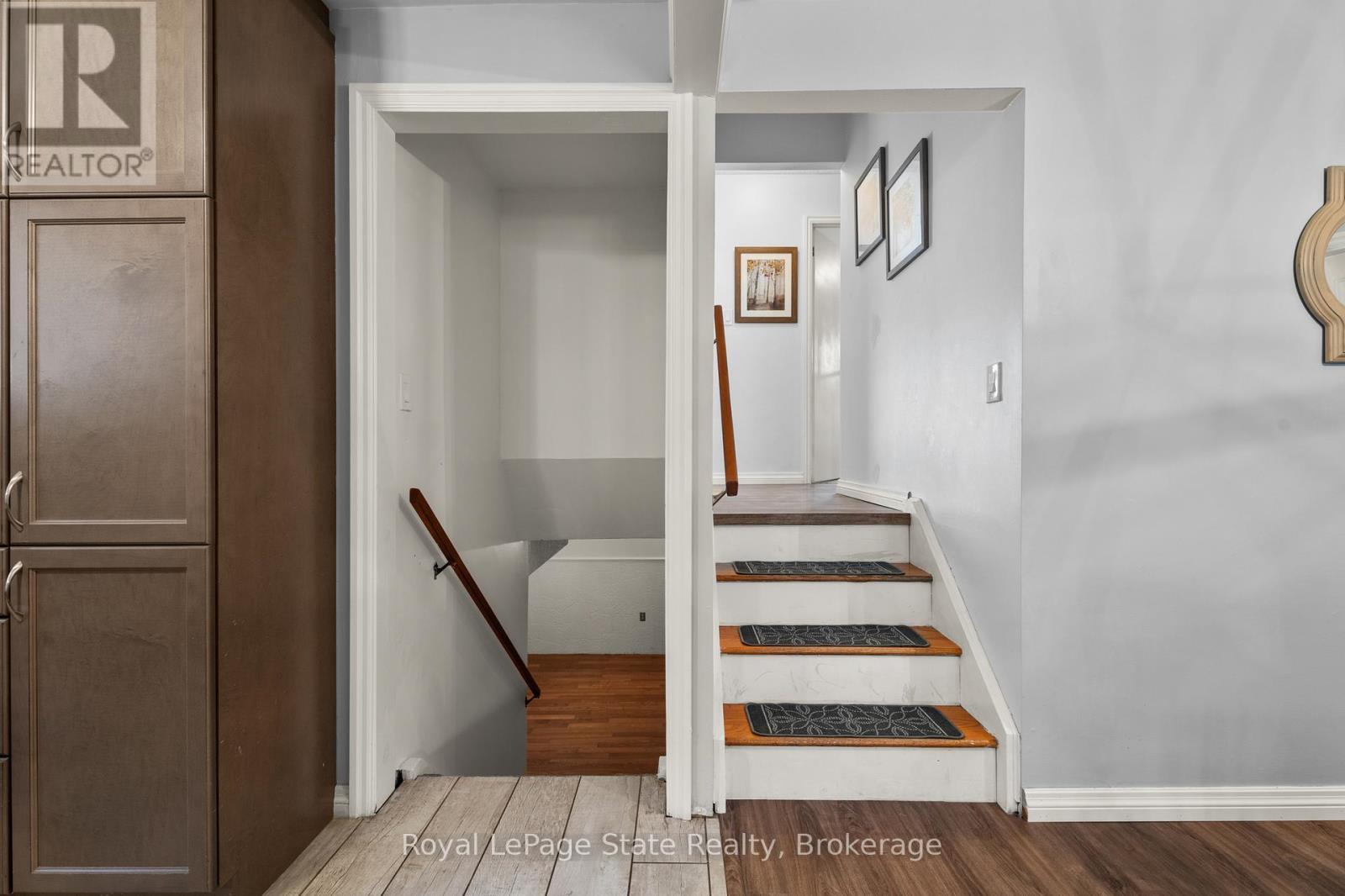 












215 BERKINDALE DRIVE

,
Hamilton (Riverdale),




Ontario
L8E2R6

