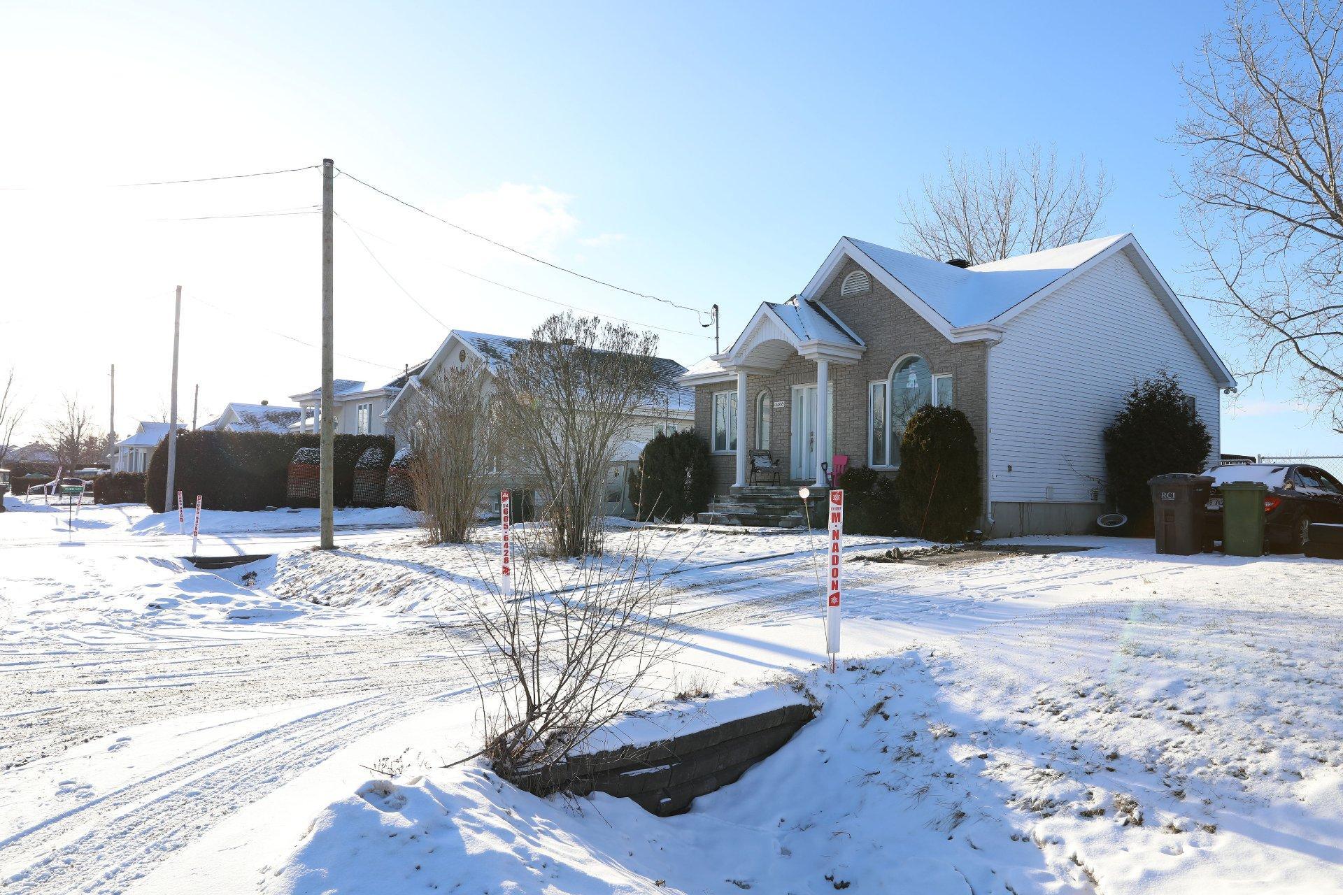 









3468


Ch. de la Rivière-Cachée

,
Boisbriand,




QC
J7H2T1

