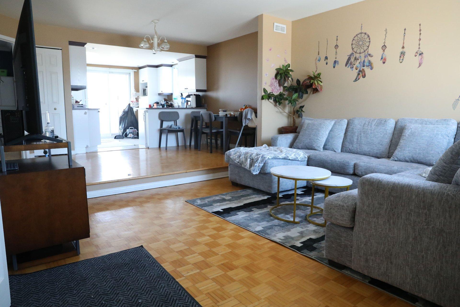 









3468


Ch. de la Rivière-Cachée

,
Boisbriand,




QC
J7H2T1

