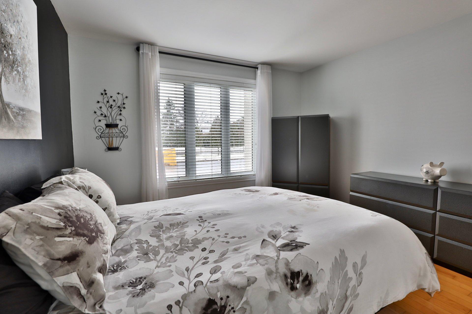 









3251


Boul. Roland-Therrien

,
Longueuil (Le Vieux-Longueuil),




QC
J4M2V9

