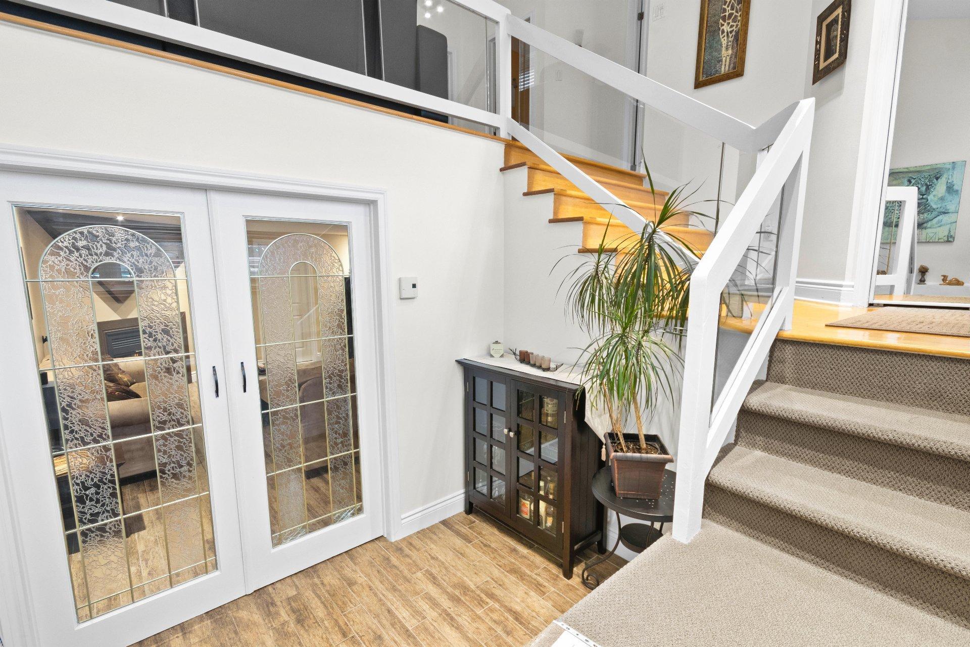 









3251


Boul. Roland-Therrien

,
Longueuil (Le Vieux-Longueuil),




QC
J4M2V9

