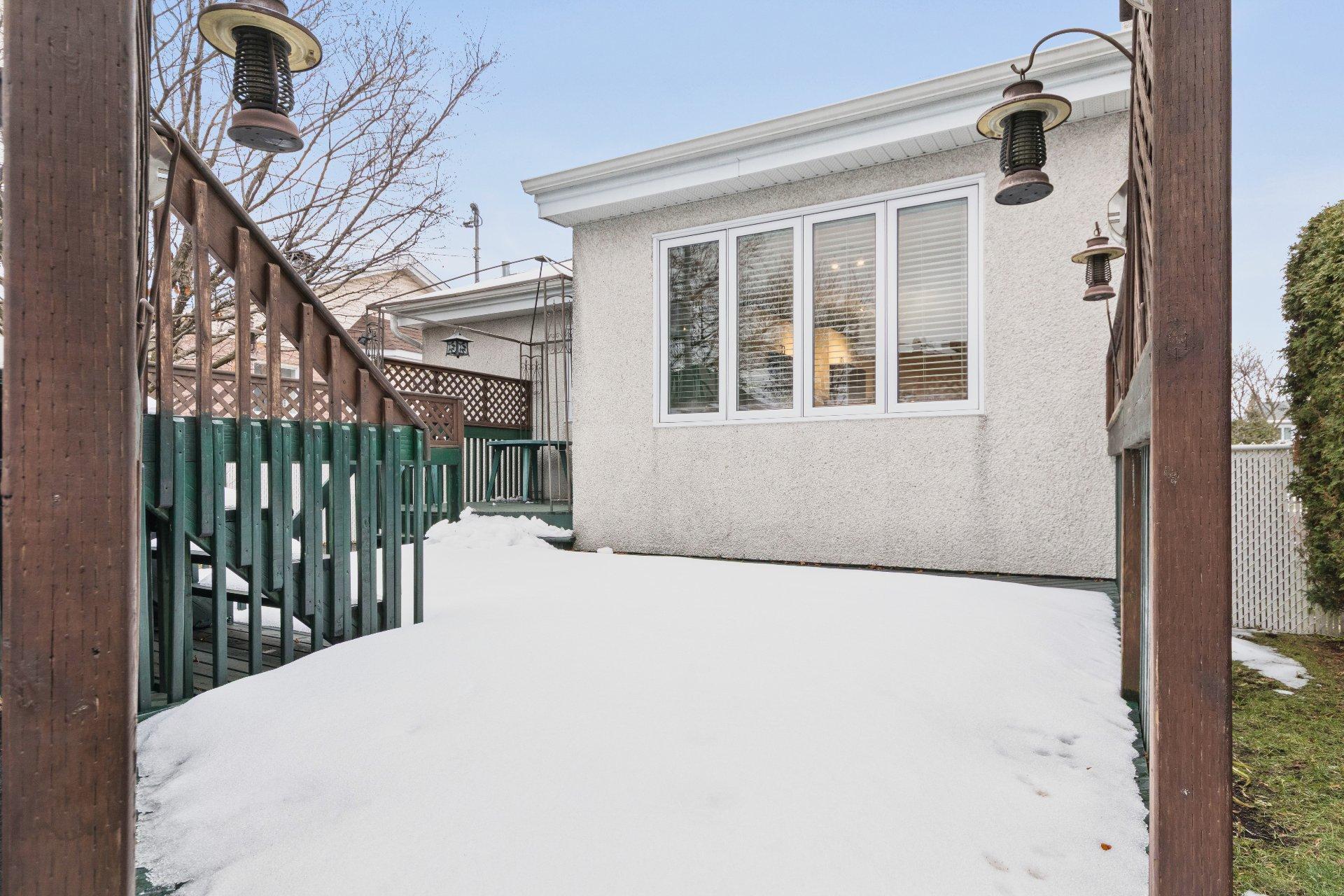 









3251


Boul. Roland-Therrien

,
Longueuil (Le Vieux-Longueuil),




QC
J4M2V9

