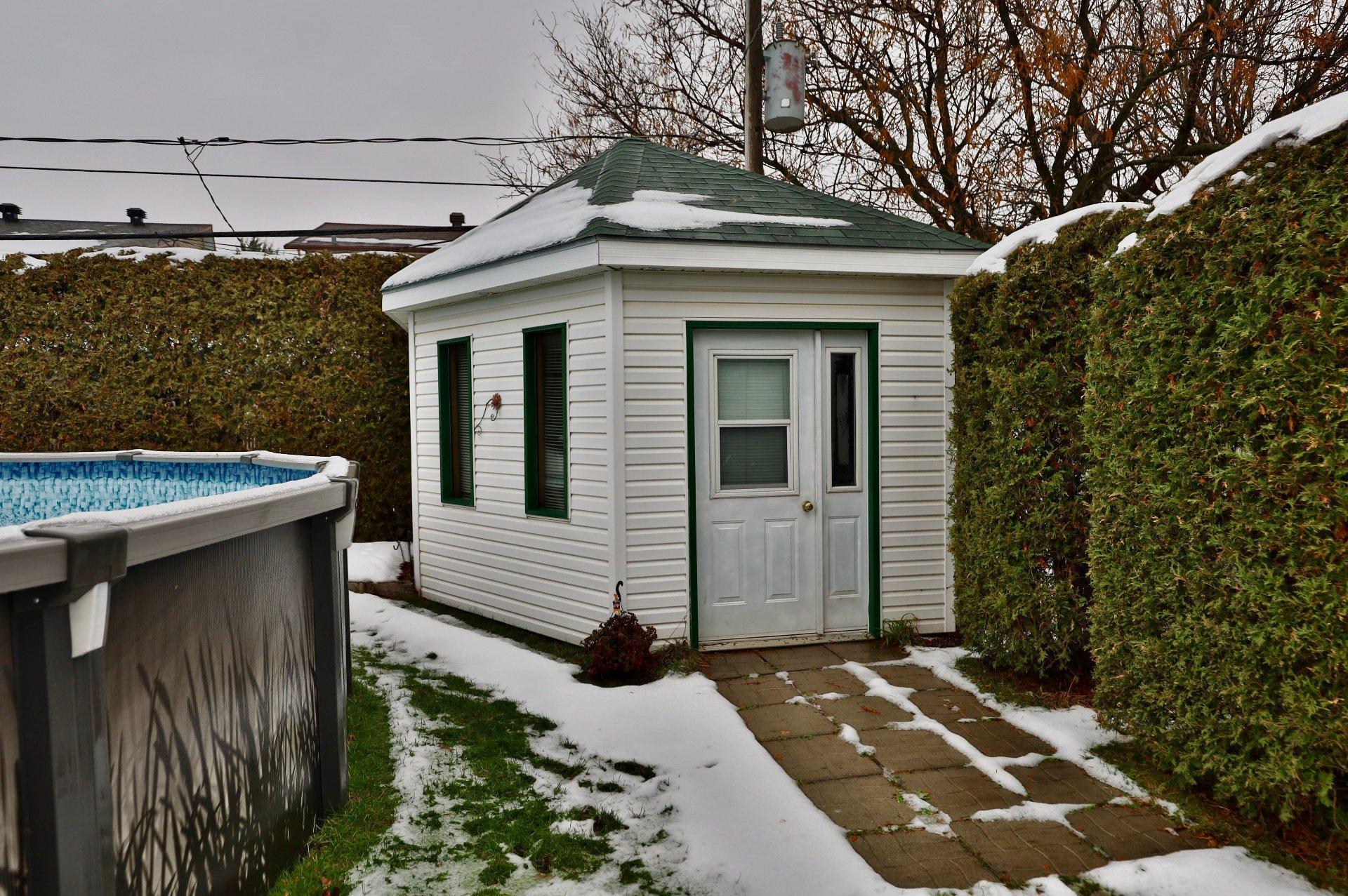 









3251


Boul. Roland-Therrien

,
Longueuil (Le Vieux-Longueuil),




QC
J4M2V9

