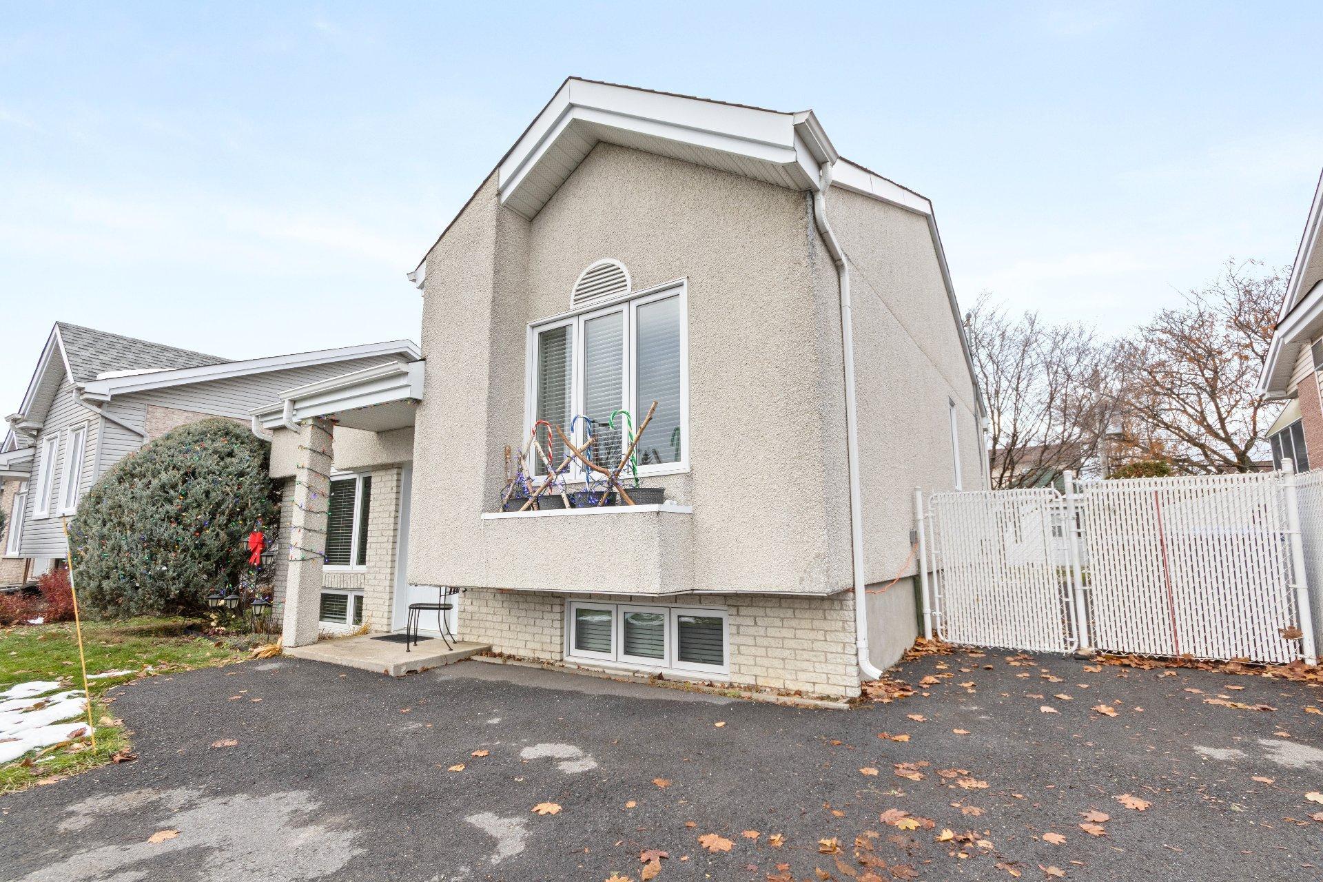 









3251


Boul. Roland-Therrien

,
Longueuil (Le Vieux-Longueuil),




QC
J4M2V9

