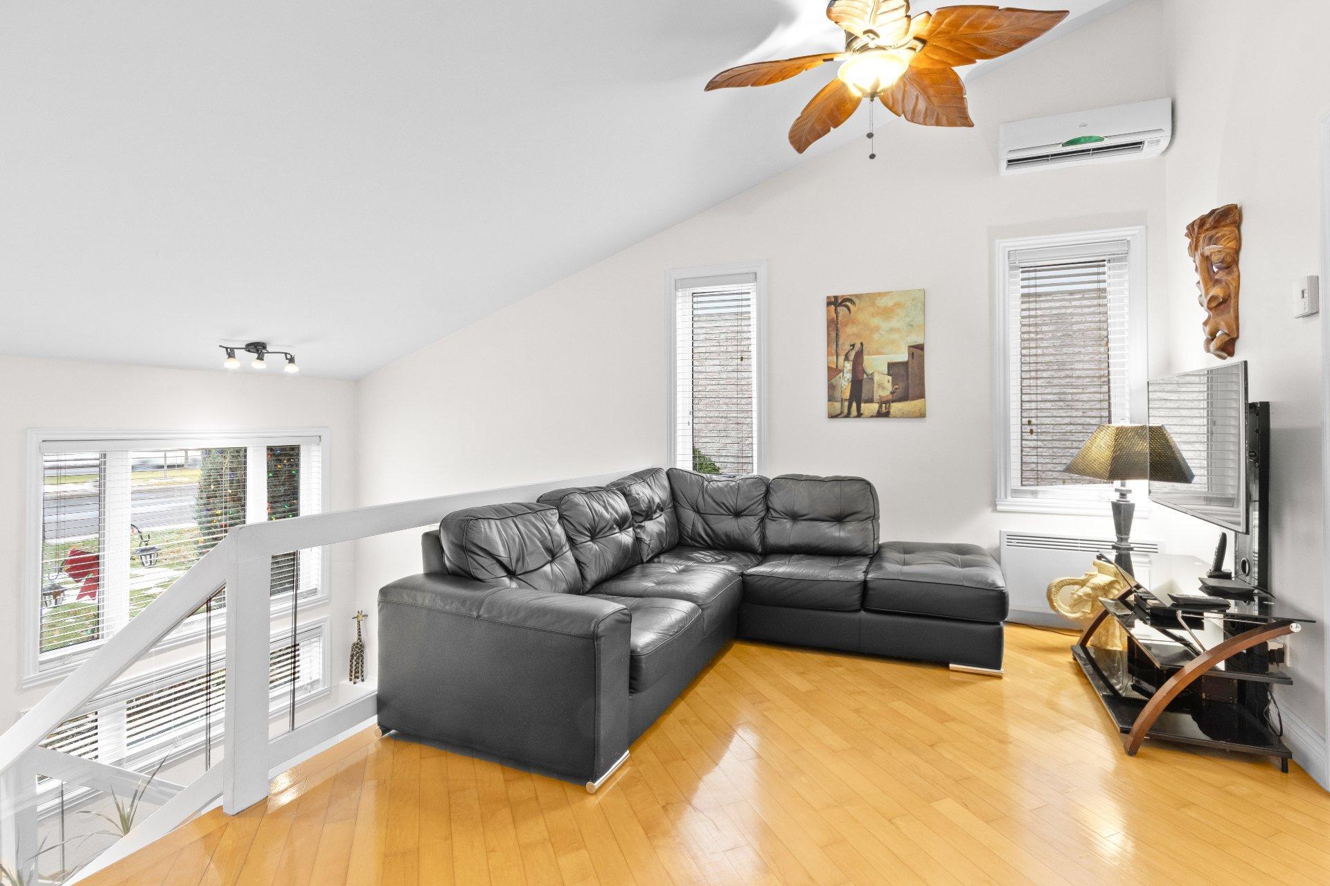 









3251


Boul. Roland-Therrien

,
Longueuil (Le Vieux-Longueuil),




QC
J4M2V9

