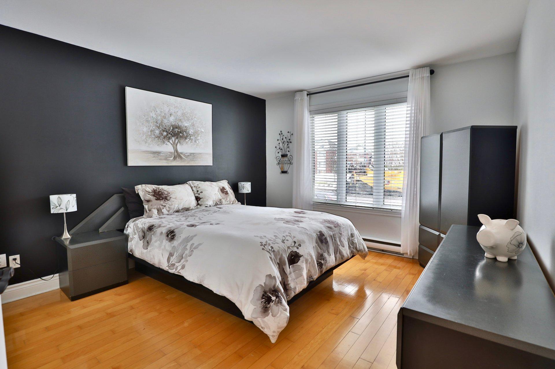 









3251


Boul. Roland-Therrien

,
Longueuil (Le Vieux-Longueuil),




QC
J4M2V9

