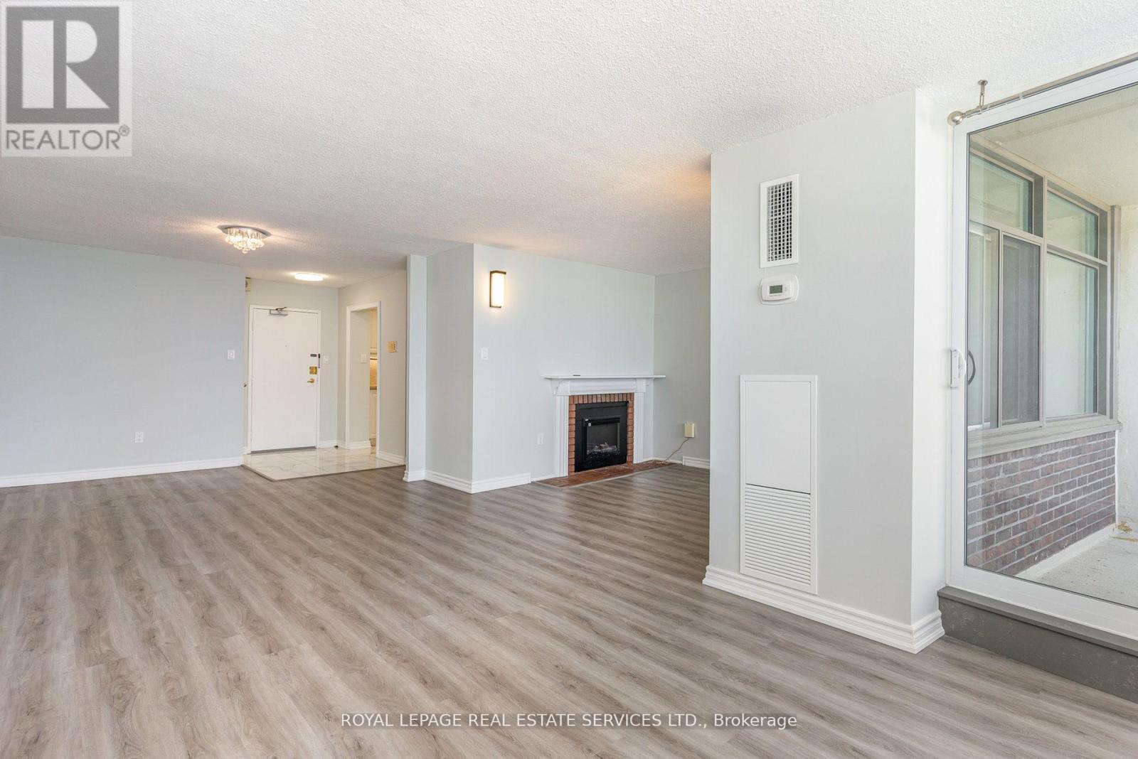 












2905 - 3100 KIRWIN AVENUE

,
Mississauga,




Ontario
L5A3S6

