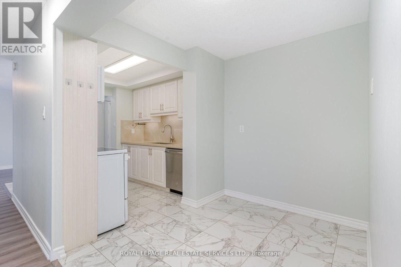 












2905 - 3100 KIRWIN AVENUE

,
Mississauga,




Ontario
L5A3S6

