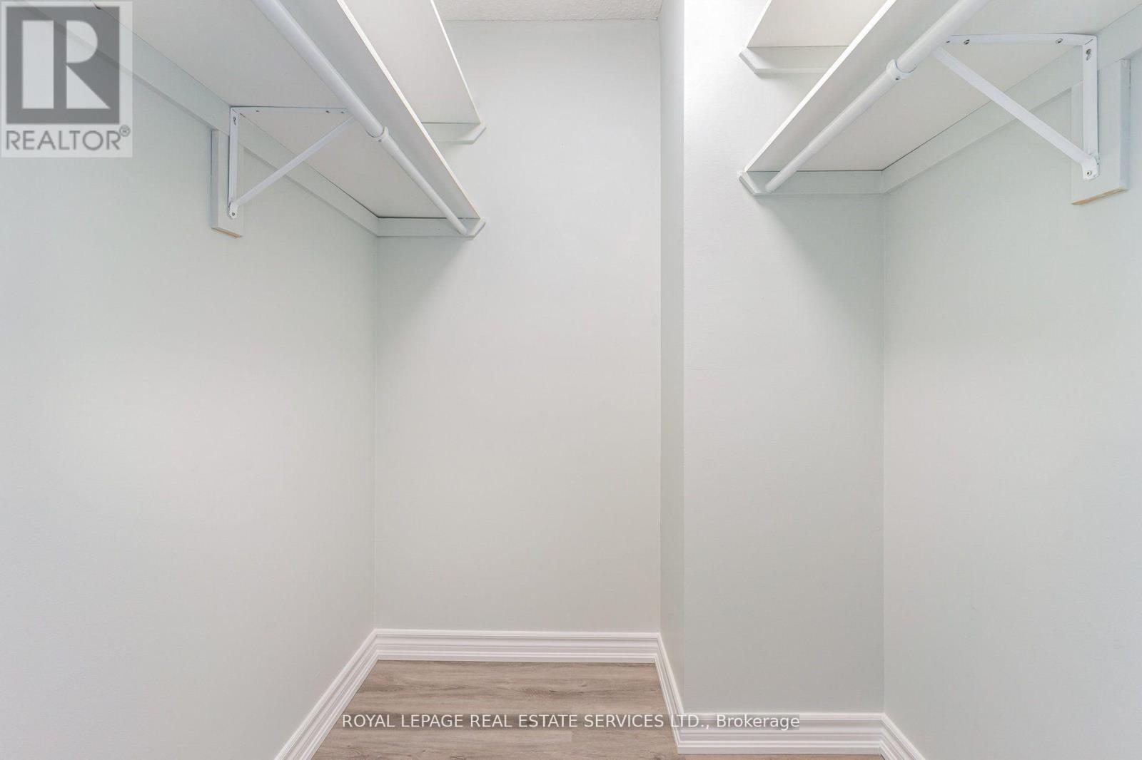 












2905 - 3100 KIRWIN AVENUE

,
Mississauga,




Ontario
L5A3S6

