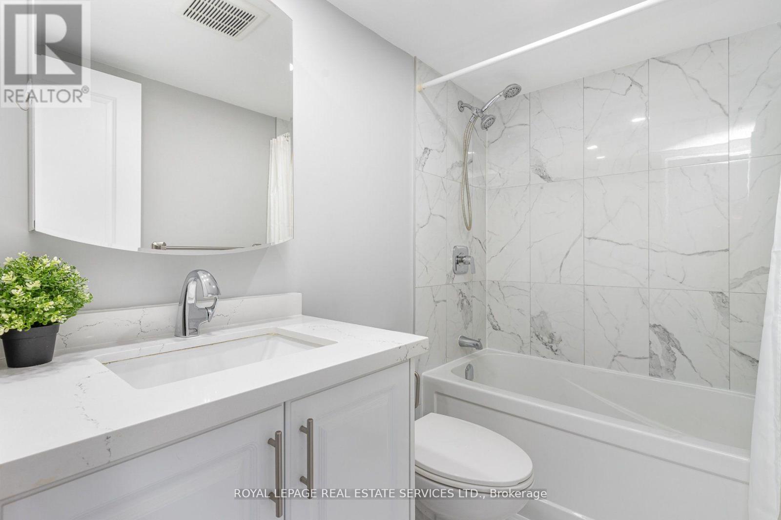 












2905 - 3100 KIRWIN AVENUE

,
Mississauga,




Ontario
L5A3S6

