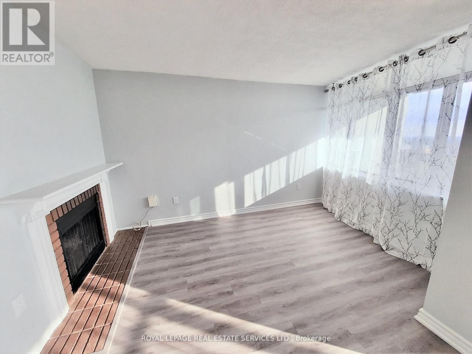 












2905 - 3100 KIRWIN AVENUE

,
Mississauga,




Ontario
L5A3S6

