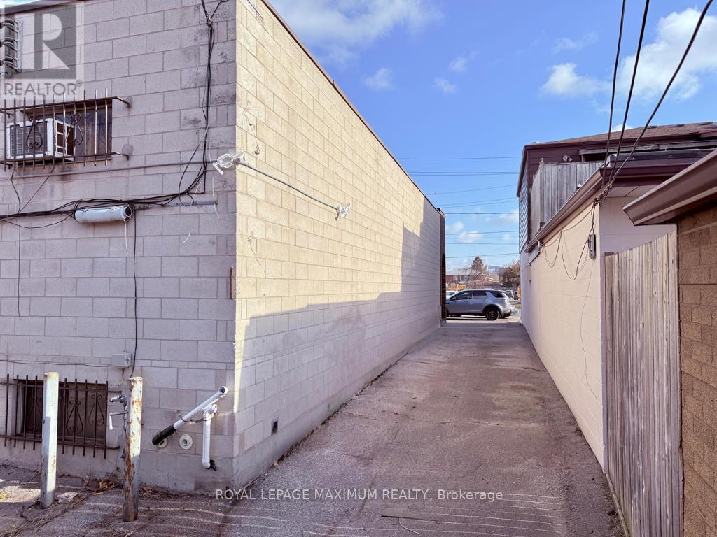 












1654 JANE STREET

,
Toronto,




Ontario
M9N2S1

