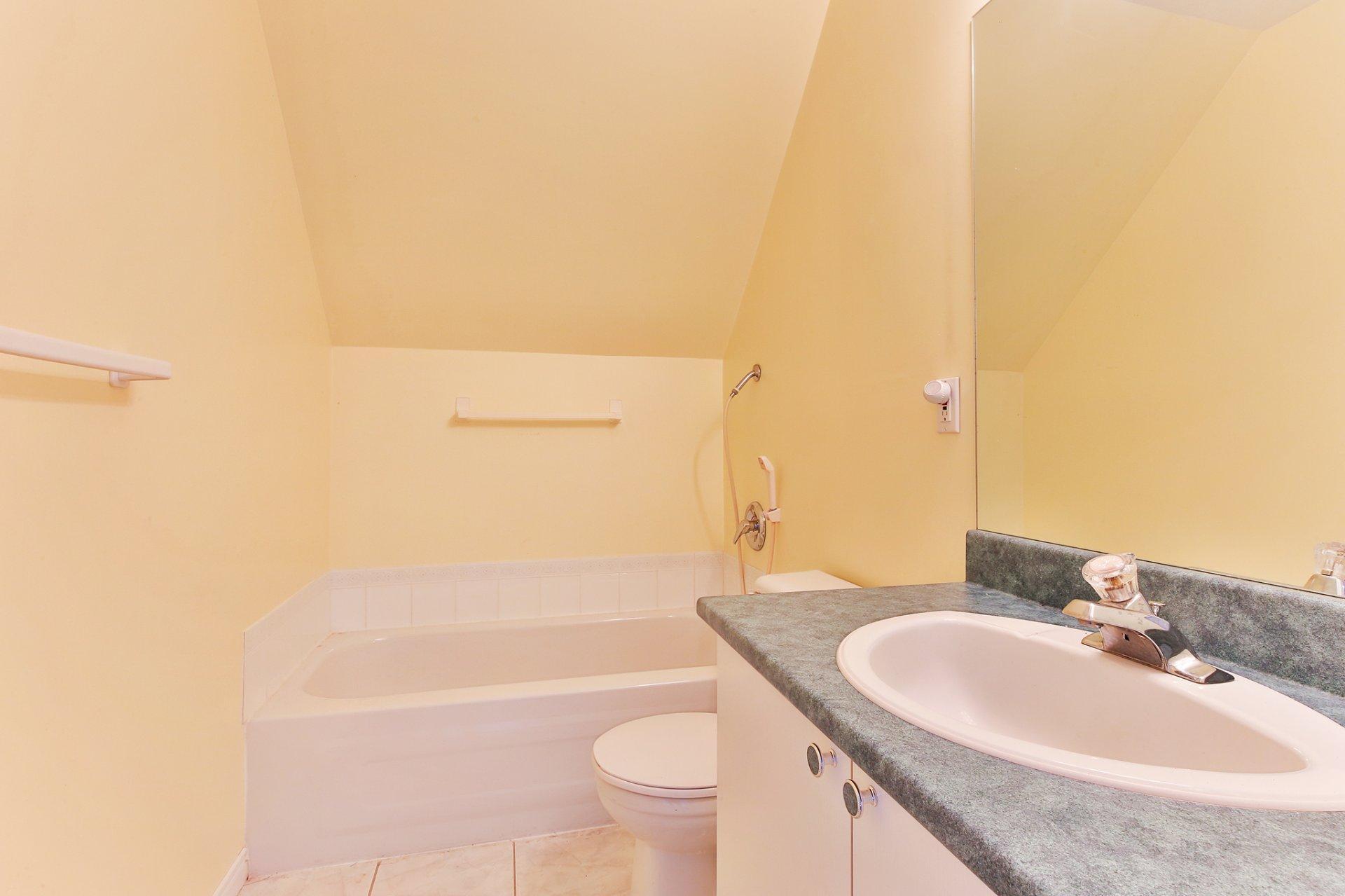 









142


1re Rue

,
Saint-Blaise-sur-Richelieu,




QC
J0J1W0

