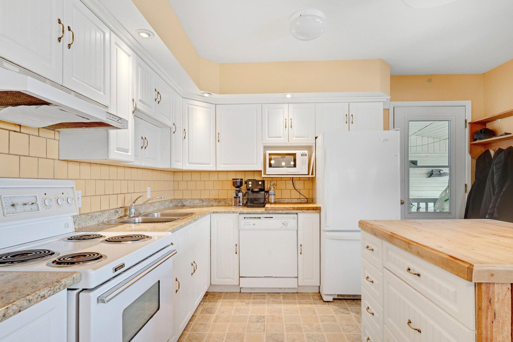 









150


Ch. Papp

,
Rivière-Rouge,




QC
J0T1T0

