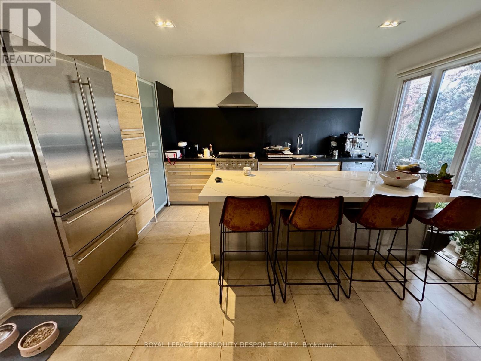 












1 SCARTH ROAD

,
Toronto,




Ontario
M4W2S5

