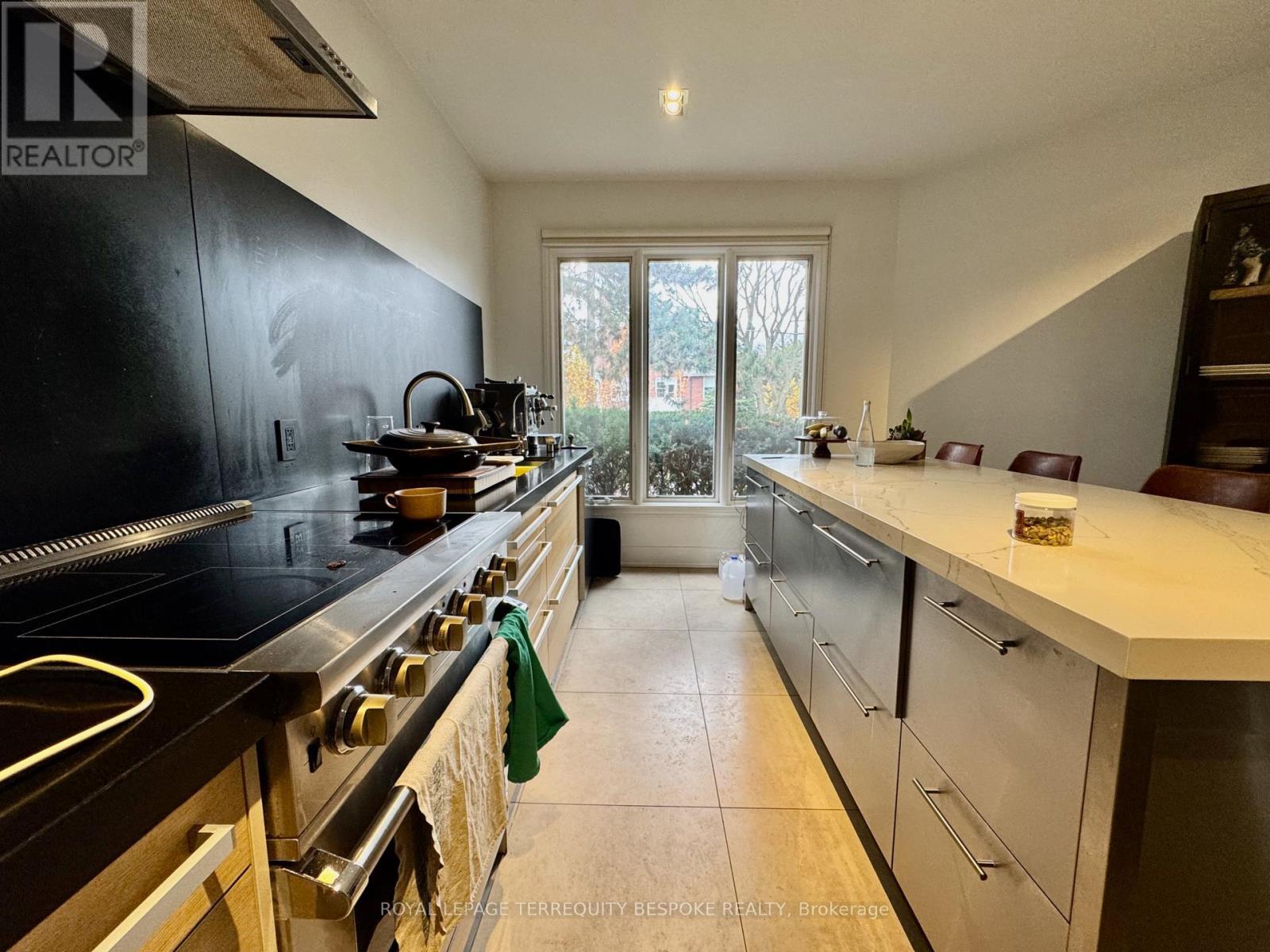 












1 SCARTH ROAD

,
Toronto,




Ontario
M4W2S5

