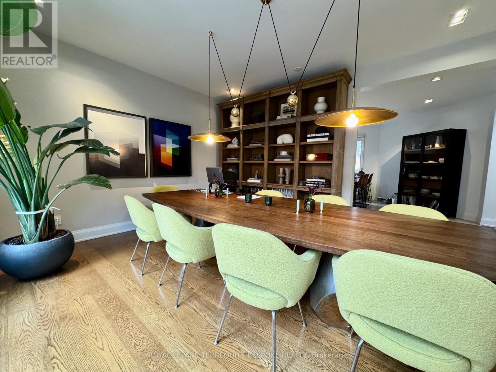 












1 SCARTH ROAD

,
Toronto,




Ontario
M4W2S5

