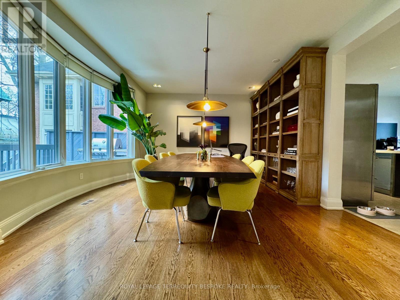 












1 SCARTH ROAD

,
Toronto,




Ontario
M4W2S5

