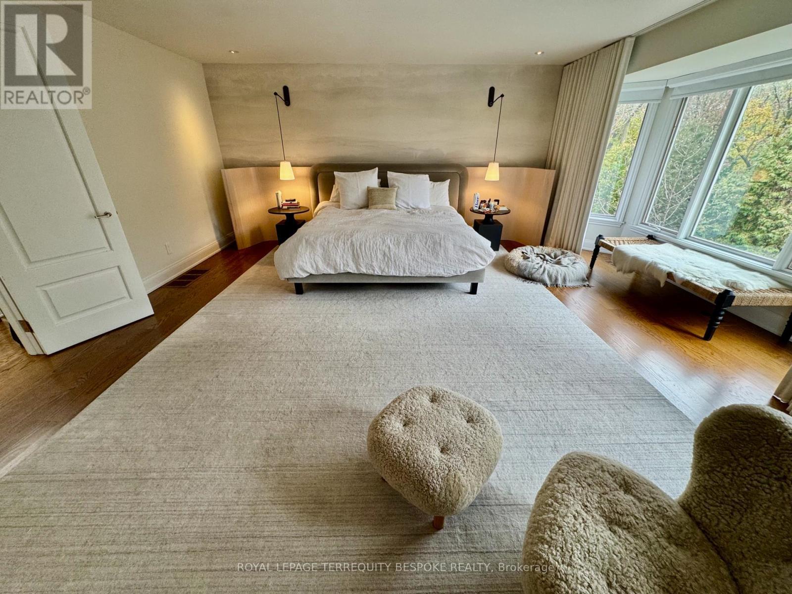 












1 SCARTH ROAD

,
Toronto,




Ontario
M4W2S5

